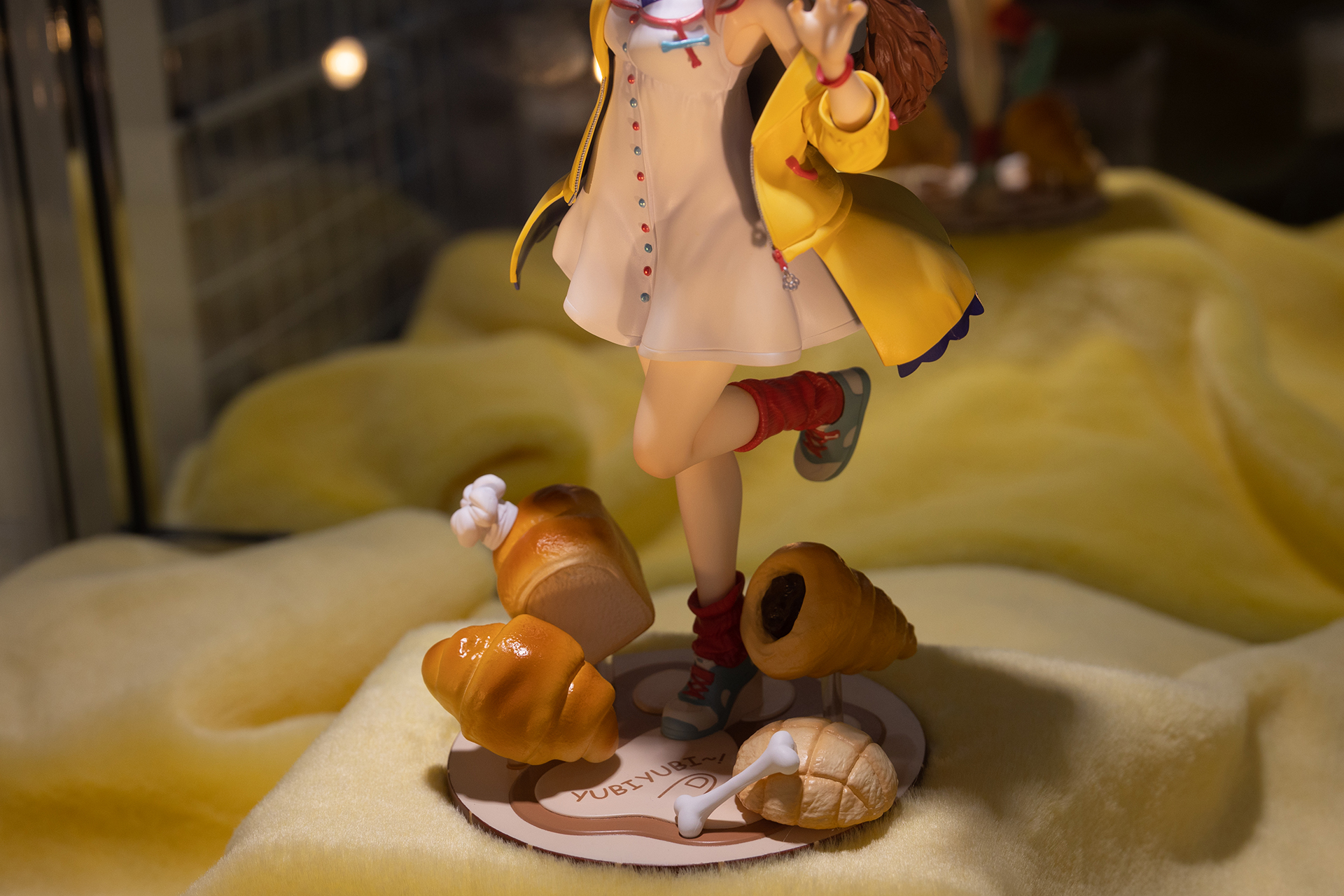 台座部分もなかなか凝った作りになっている