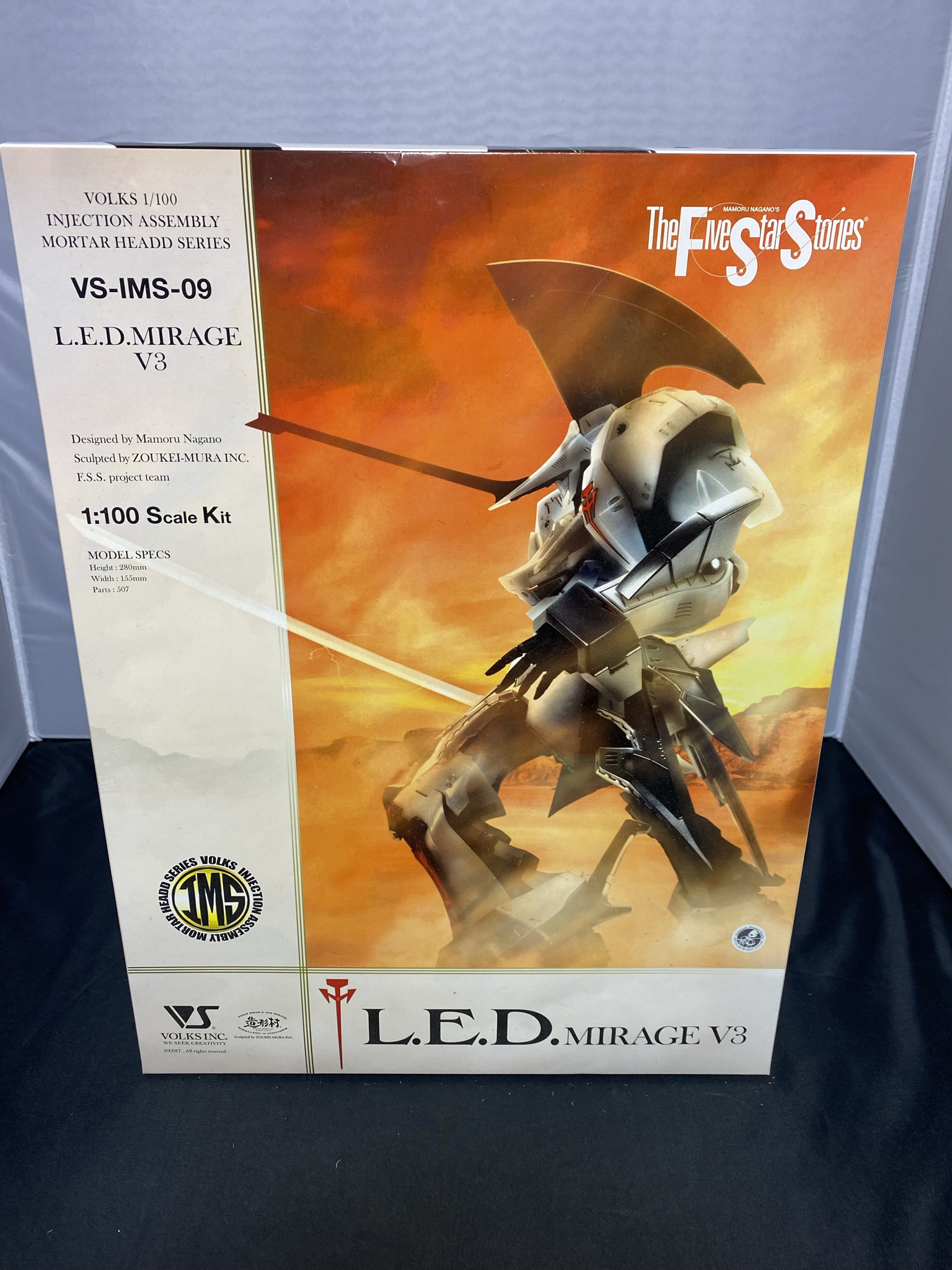 大きなパッケージ。20ものランナーがぎっしり詰め込まれていた