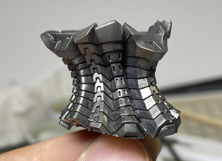 繊細なモールドが楽しめる。特に腹部は永野氏の“ロボットの可動デザイン”に対してのこだわりを強く感じる