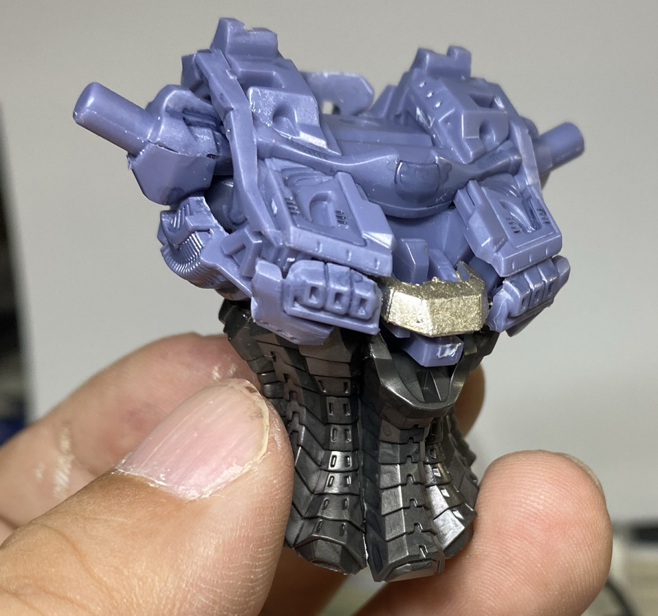 コクピットのパーツは金色で塗装した