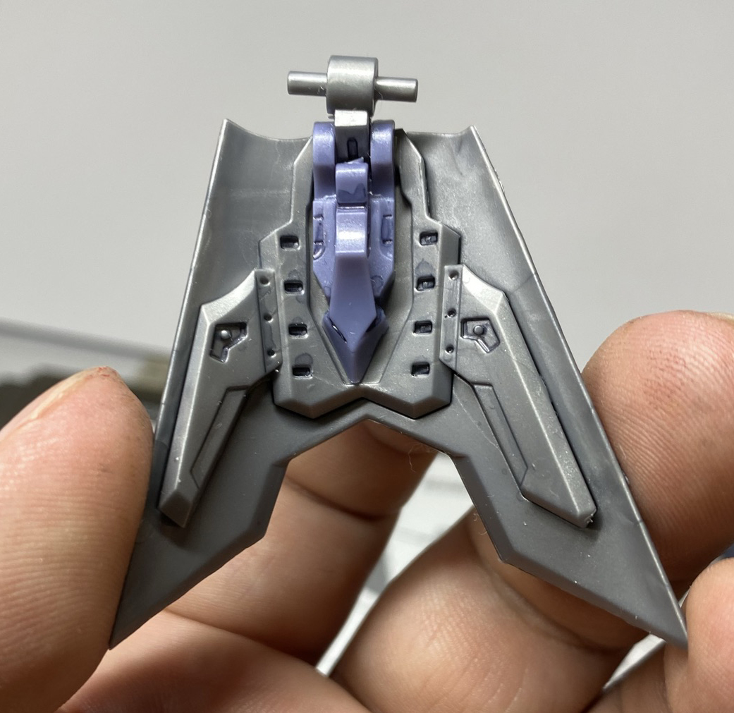 腰のアーマーは1つのピースが非常に大きい