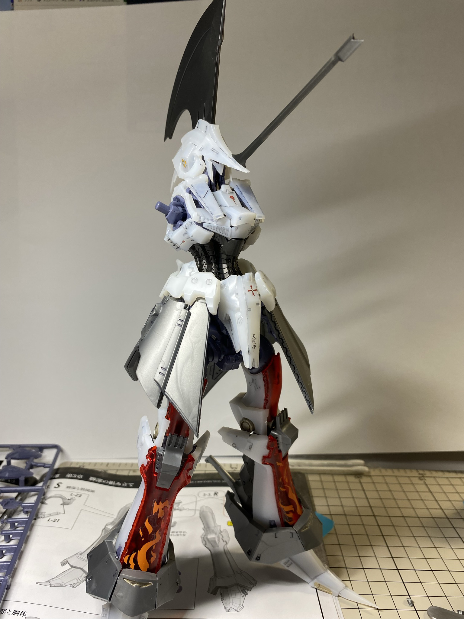 脚が完成。組み上げるとグッとロボットぽさが増した