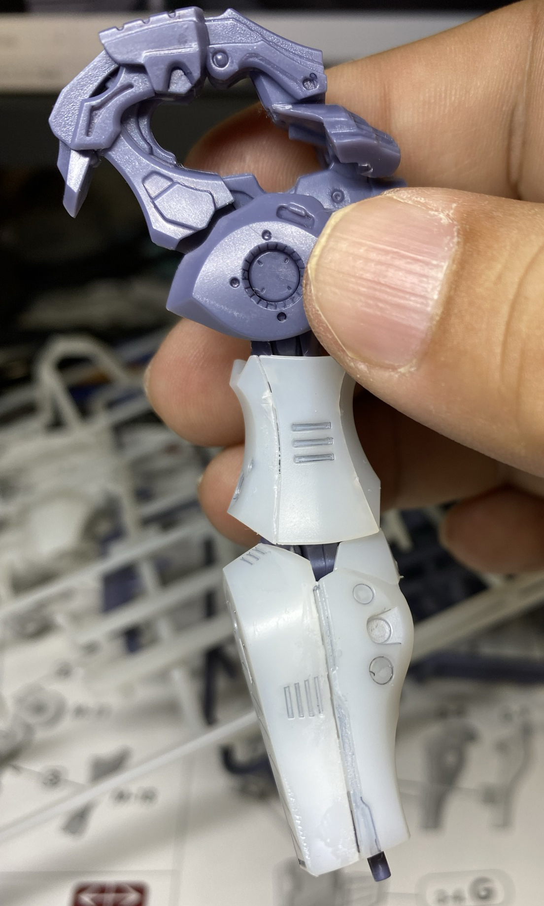 Aトールでは苦戦した腕の組み立てだが、今回はすんなり組み立てることができた。肘の関節が独特で、永野デザインが楽しめる