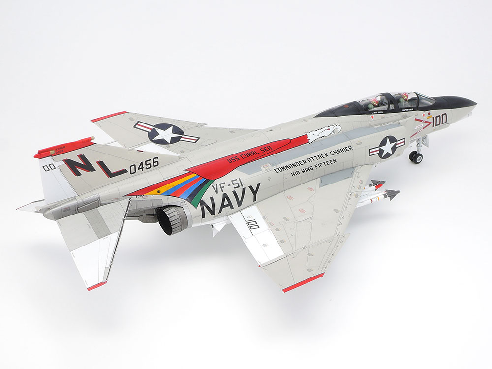 VF-51“スクリーミング・イーグルス”航空団司令機。綿密なリサーチに基づき正確にモデル化した、流麗でダイナミックなスタイルに注目