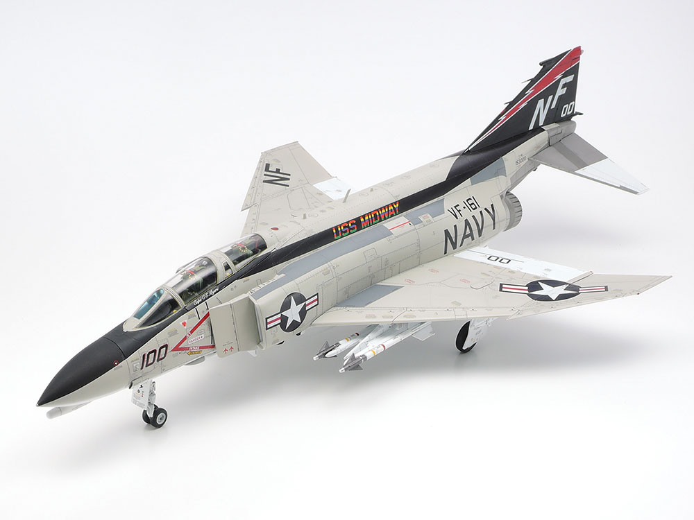VF-161“チャージャーズ”航空団司令機（別売の「1/48 F-4ファントムII 米海軍用アクセスドアデカールセット」を使用）