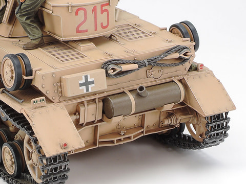 今にも動き出しそう！ リアルな人形とパーツがセットの「1/35 ドイツIV