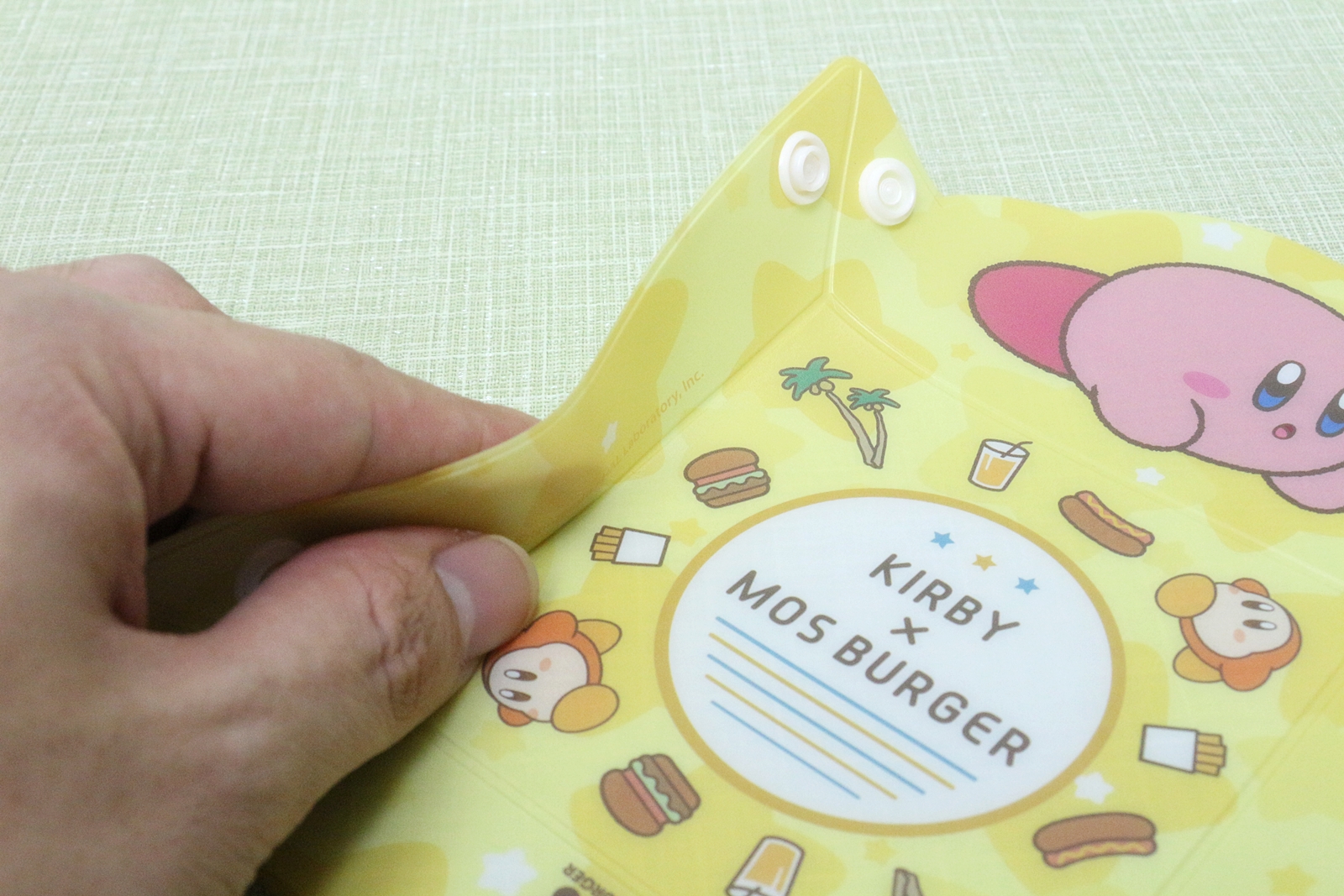 筋に沿って折り目をつけていく