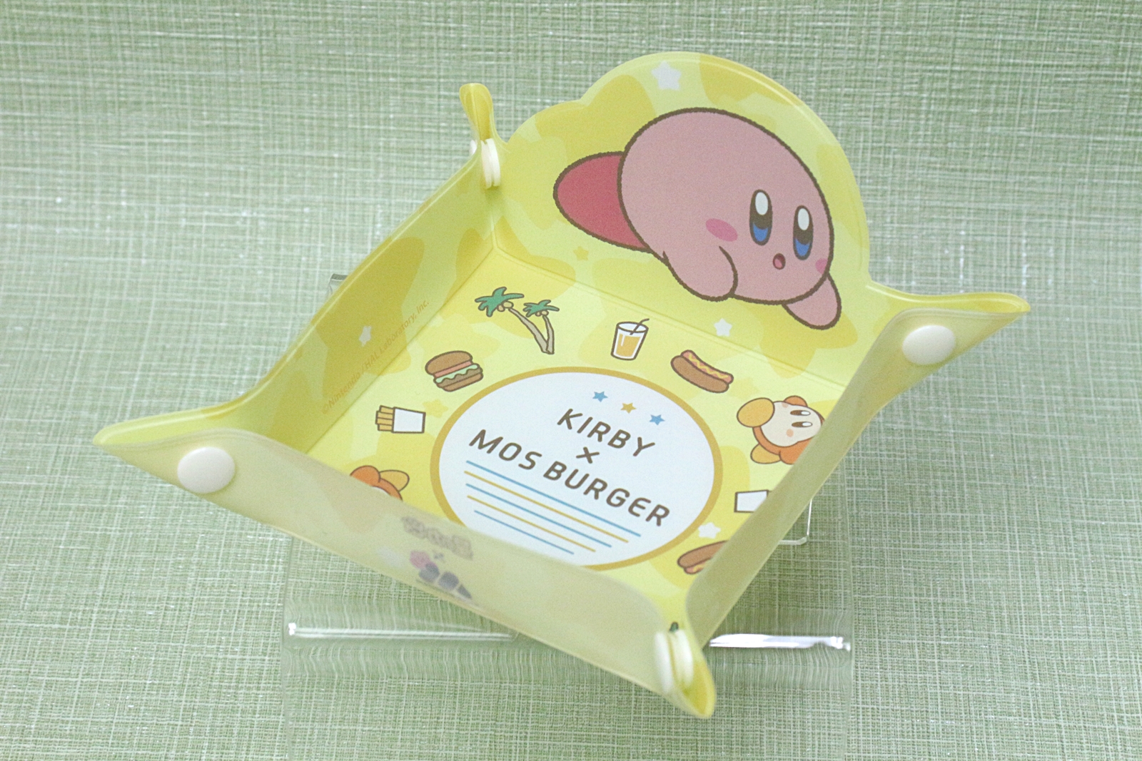 寝そべるカービィの表情が可愛い