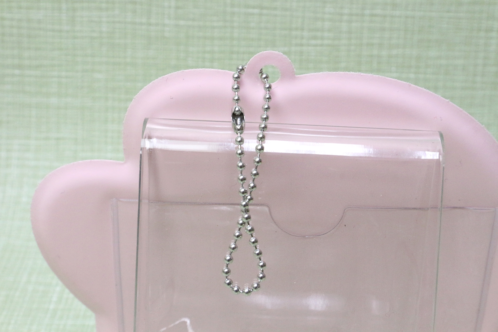 便利なボールチェーンもついている