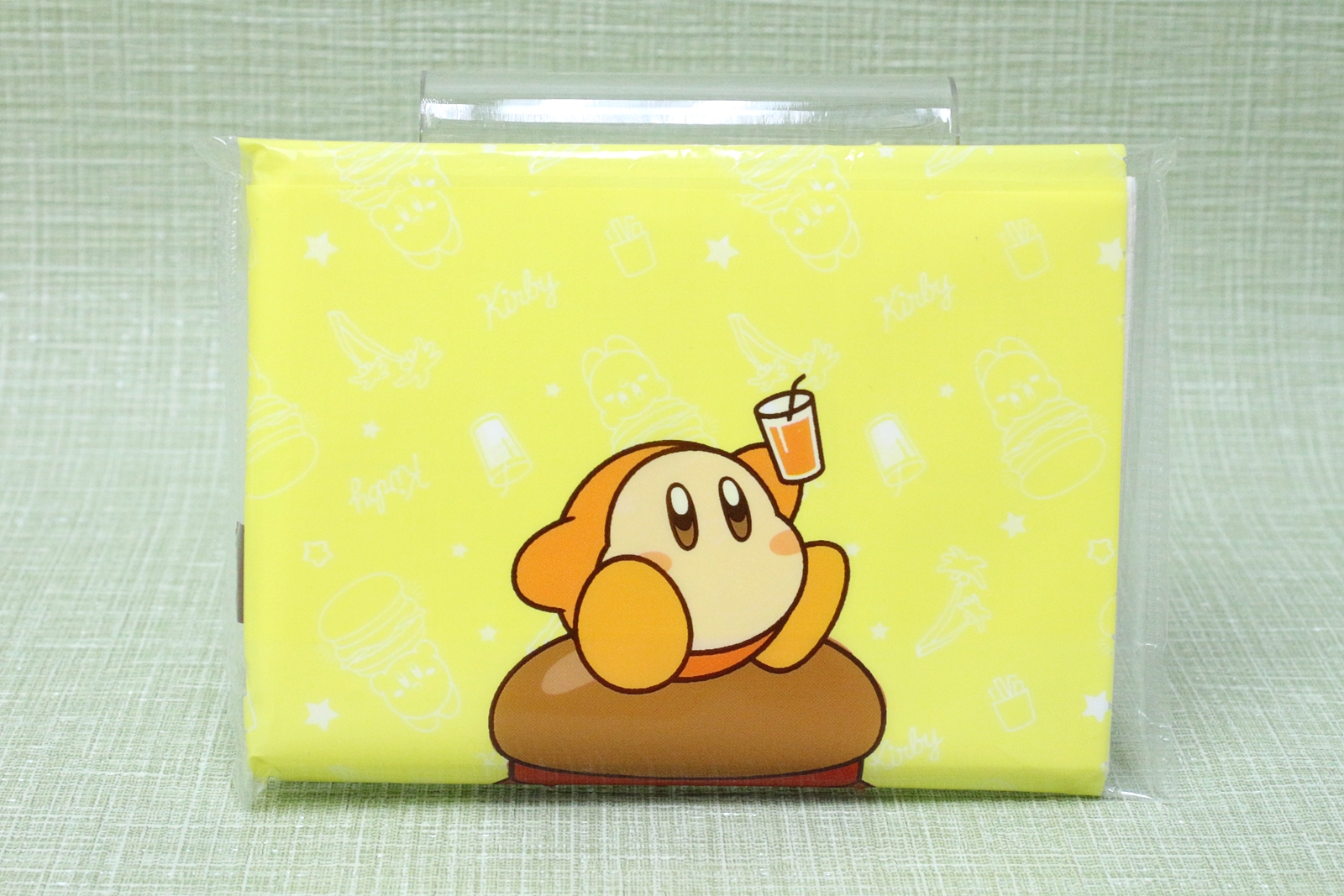 表裏でカービィとワドルディが半分ずつ描かれている。