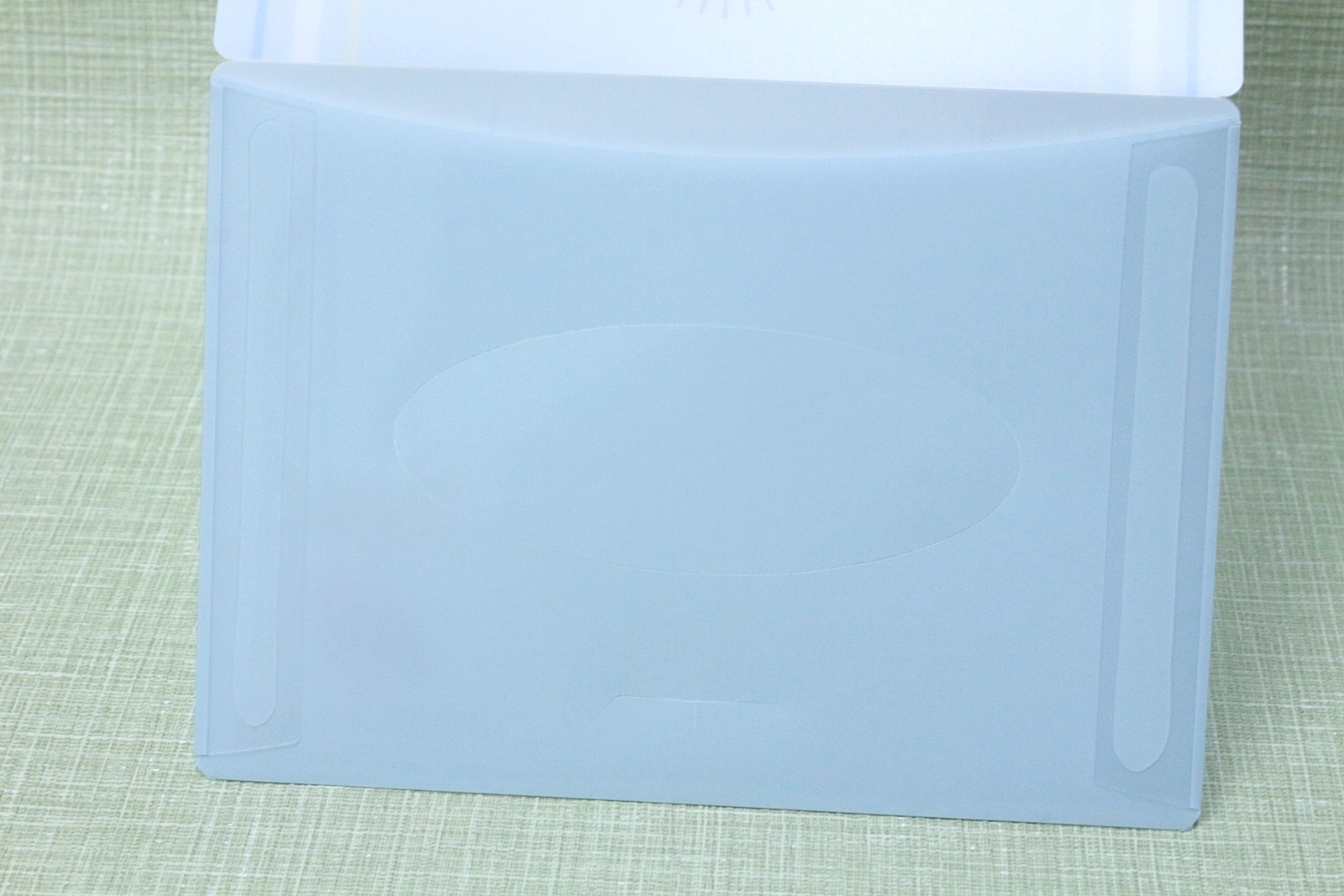 ティッシュの取り出し口をミシン目に沿って取り外す