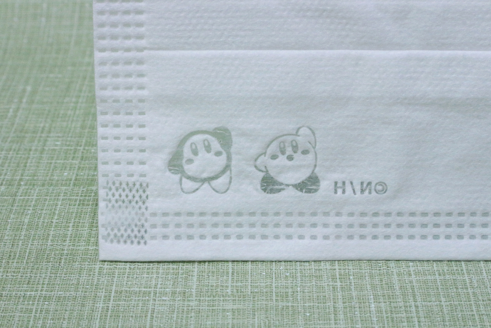 カービィとワドルディ、モスバーガーのロゴや名前が入っている