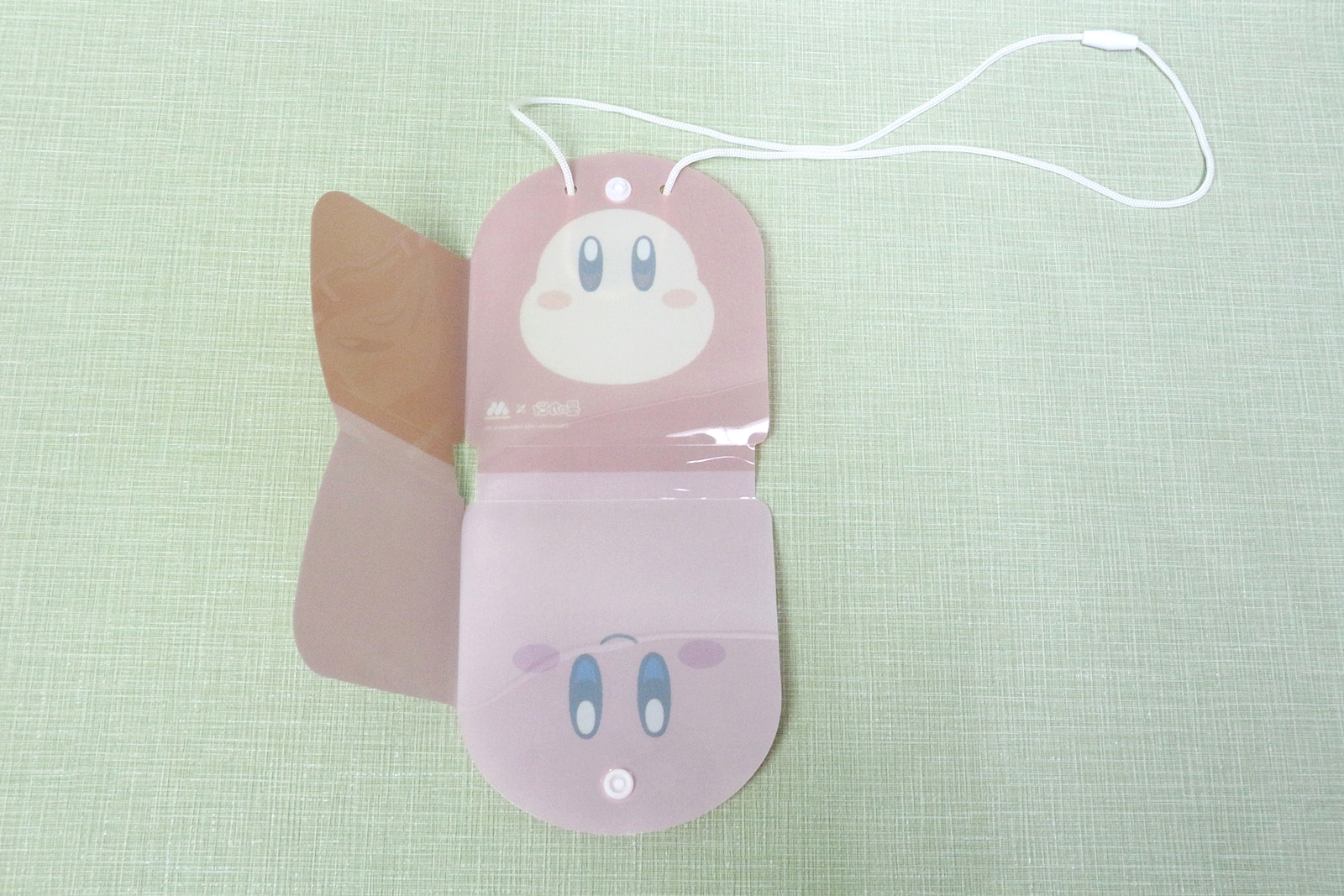 フラップ部分に合わせてマスクを置く