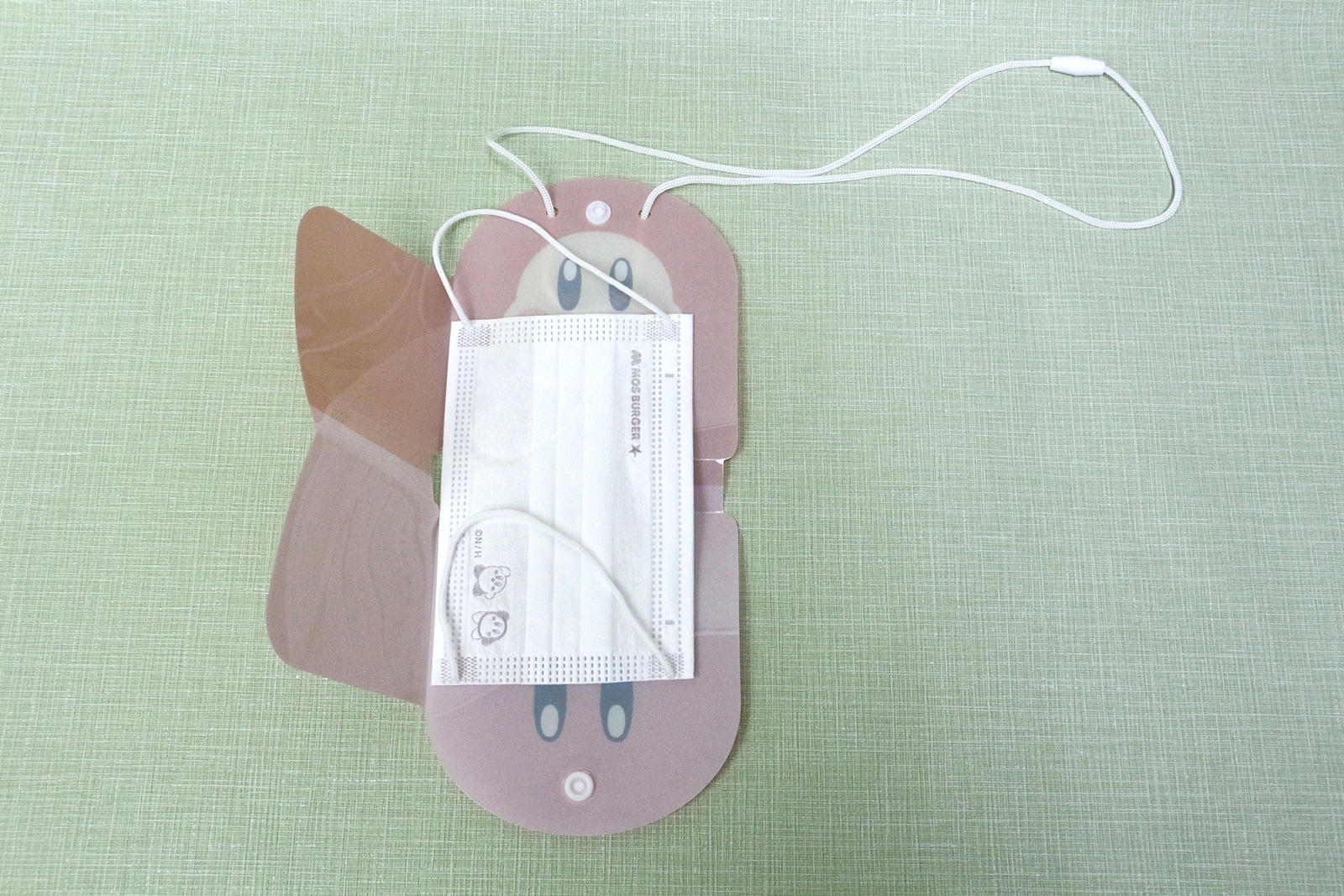 フラップ部分に合わせてマスクを置く