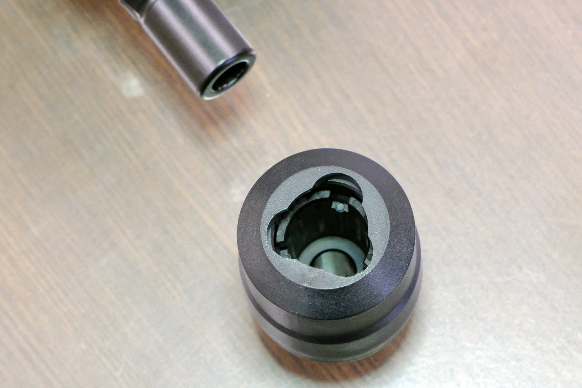マズルアダプター。これを使用することでマズルオプションなどが取り付けられる。この機構に関しては特許を申請中とのこと