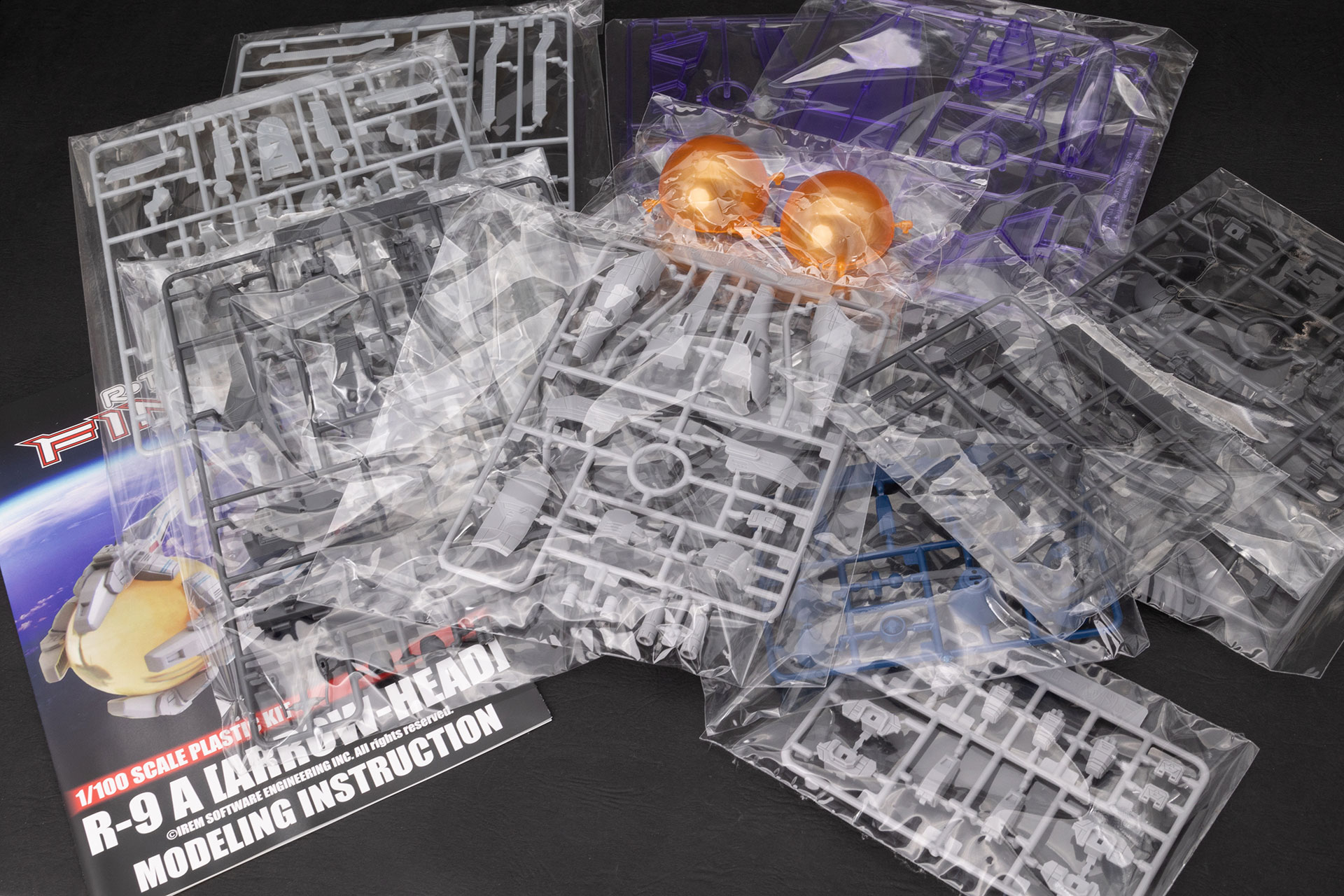 中に入っていたランナーを取り出したところ。セット内容はランナーと説明書で、デカールはこのパッケージには含まれていません。