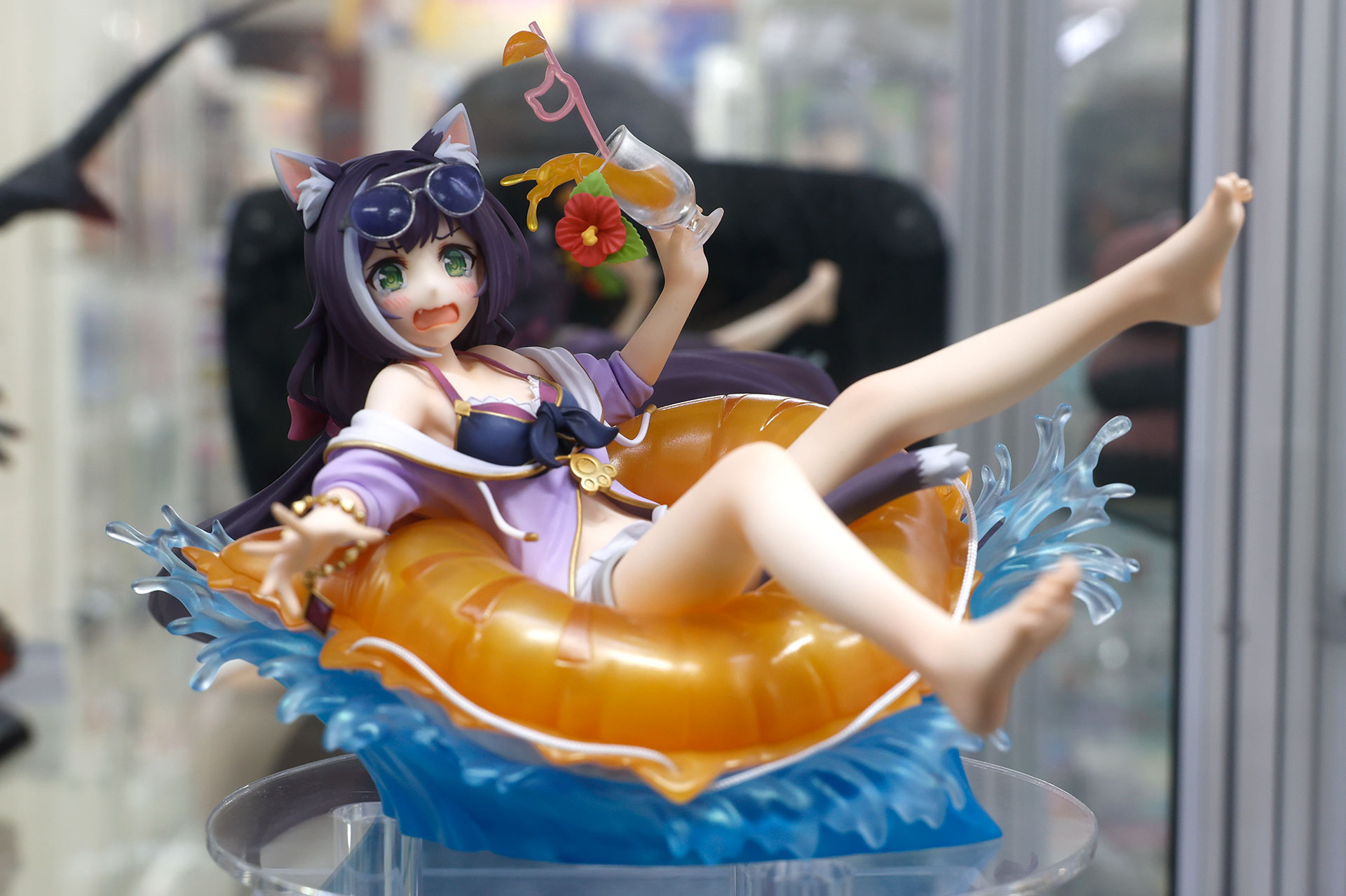 全高約130mm、横幅は230mm。手頃なサイズ感だ