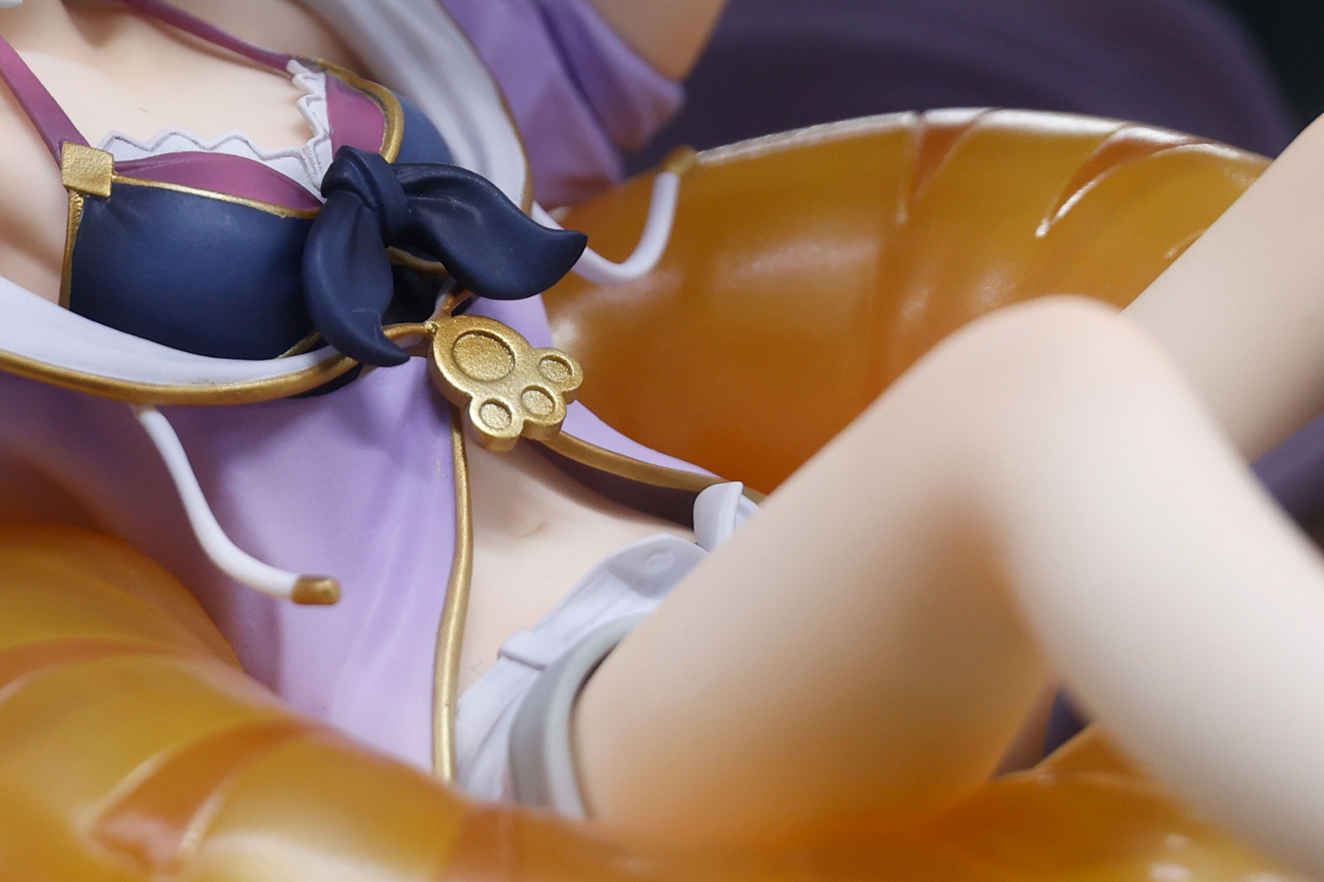 水着のリボンやアクセサリーなどの小物類もよく作り込まれている