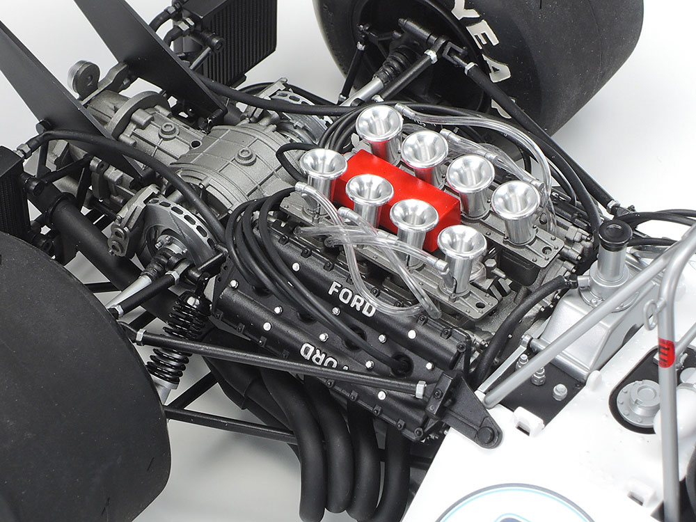 当時のF1マシンのスタンダードエンジンと言える、3リッターV型8気筒のフォード・コスワースDFV