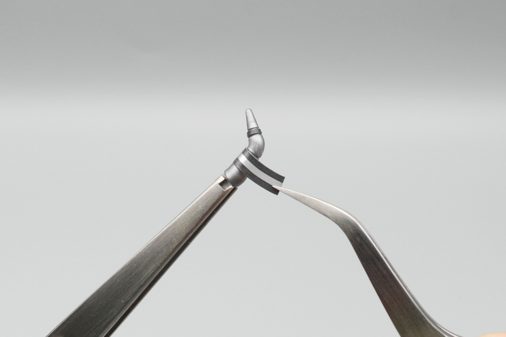 ツノのストライプはシールで色分け