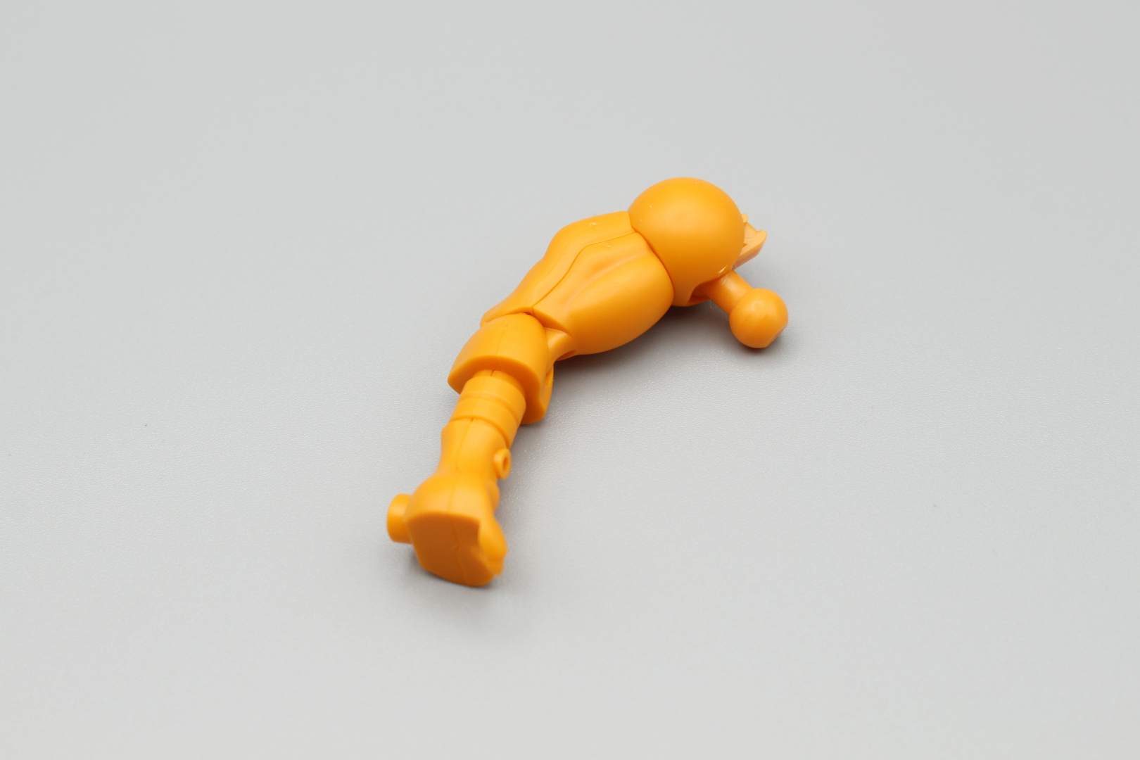 ジョイントを組み込んだ肩を取り付ける