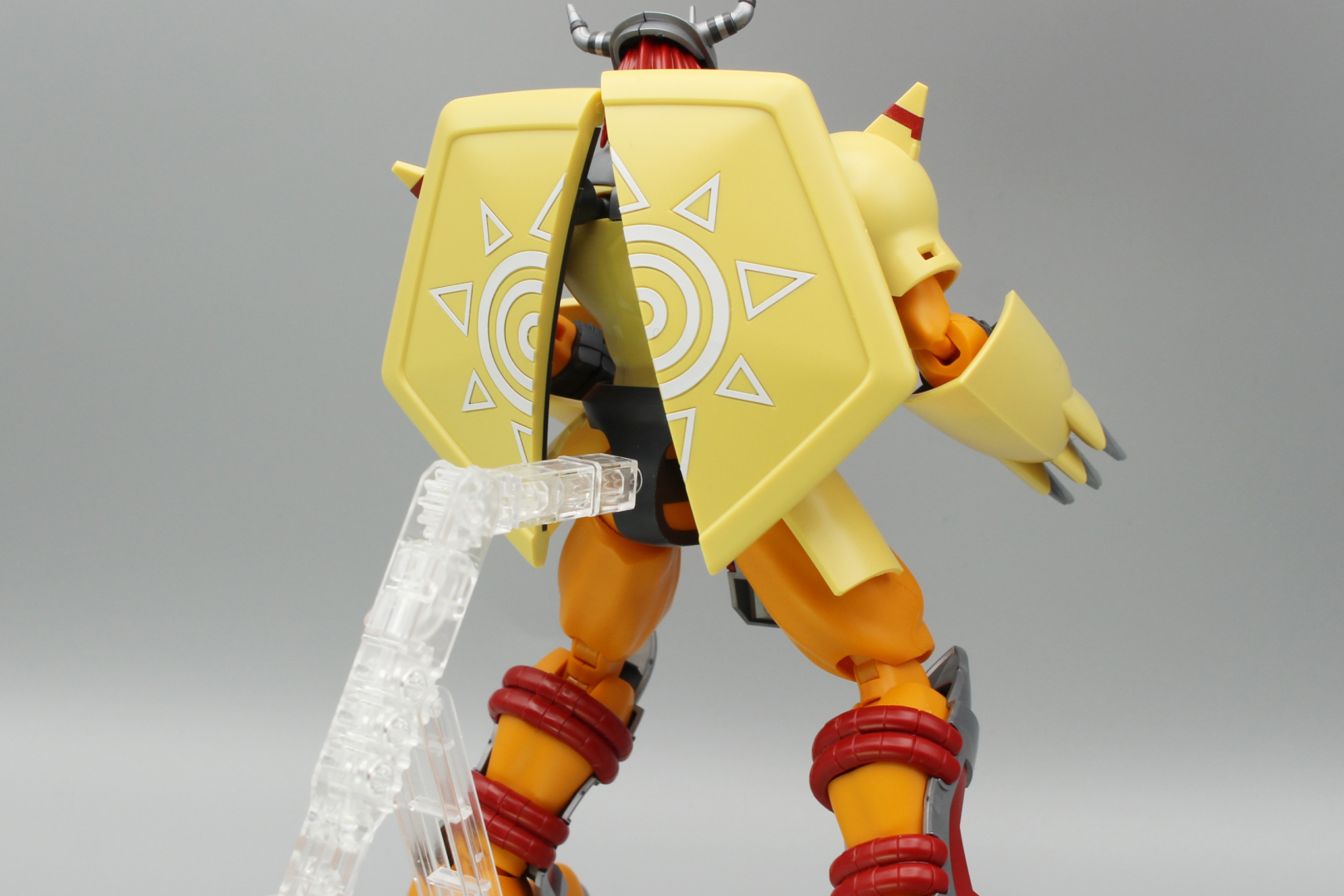 腰の後部にアクションベース用のジョイント穴が開けられている