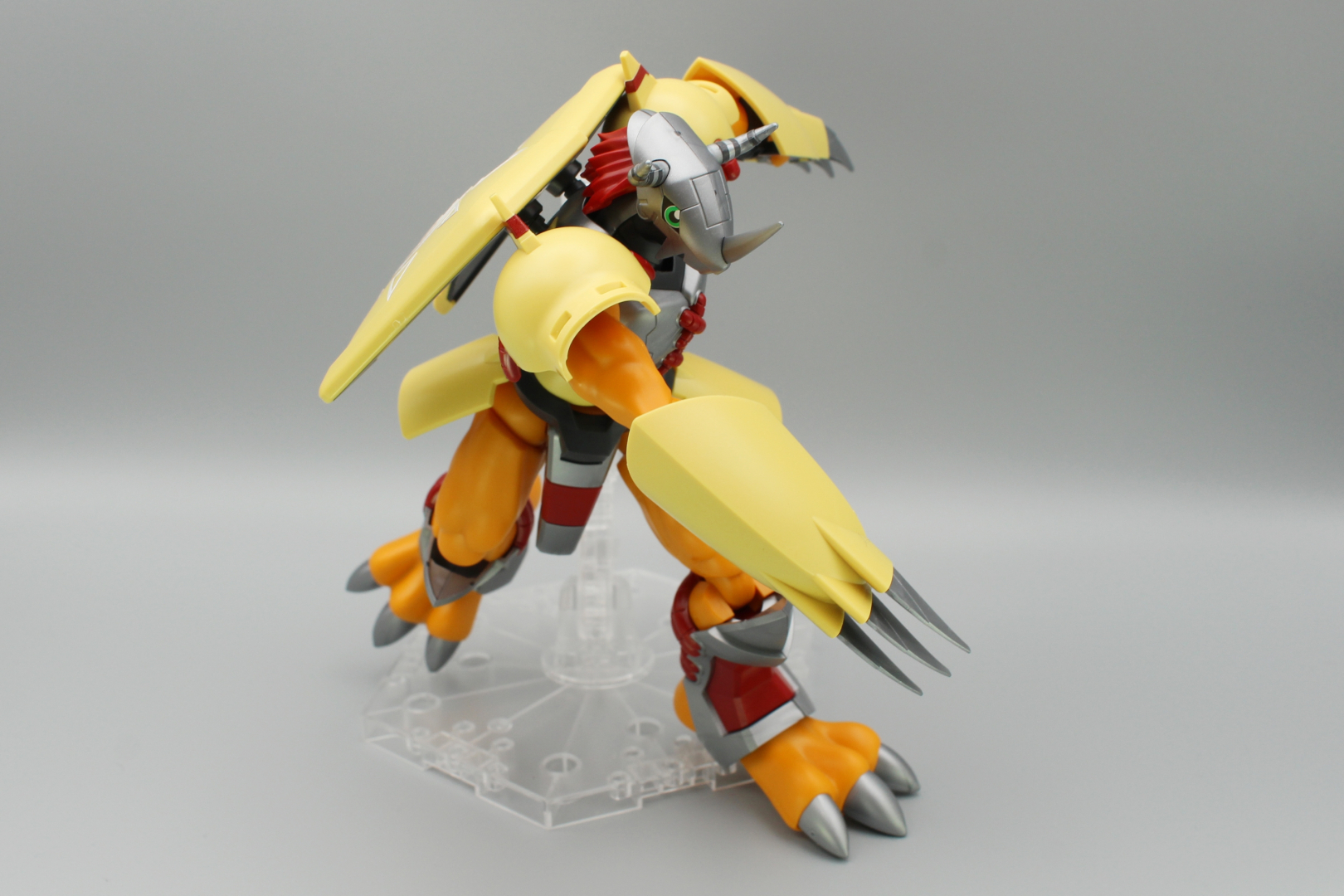 ウォーグレイモンポーズ集。アクションフィギュアのようにガシガシ動かすのなら、合わせ目は接着してしまってもいいかもしれない