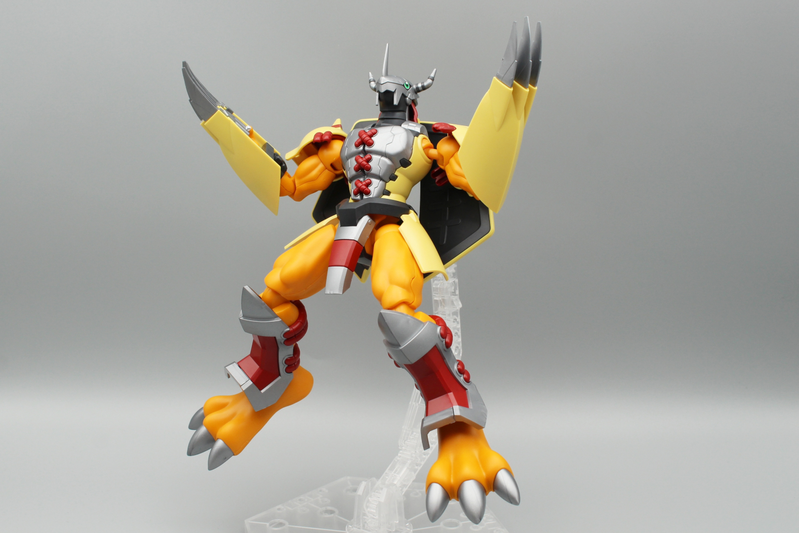 ウォーグレイモンポーズ集。アクションフィギュアのようにガシガシ動かすのなら、合わせ目は接着してしまってもいいかもしれない