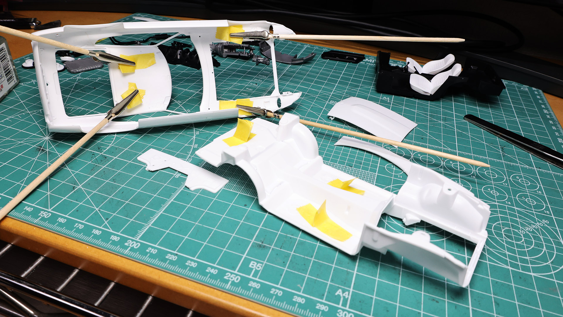 ボディ裏に持ち手を付けるところを作って