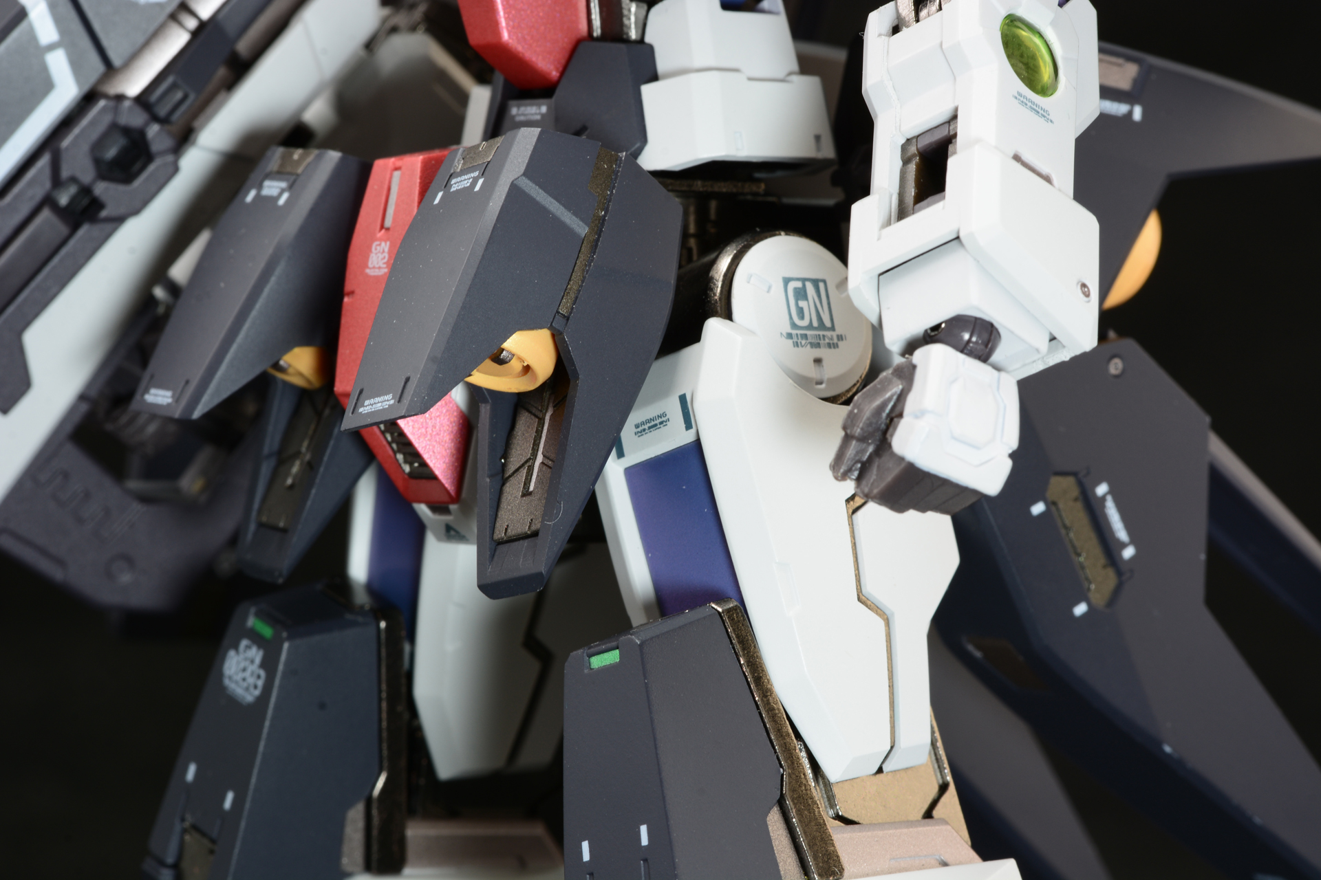 腰の前後。マーキングやメカディテールの細かさが伝わるだろう