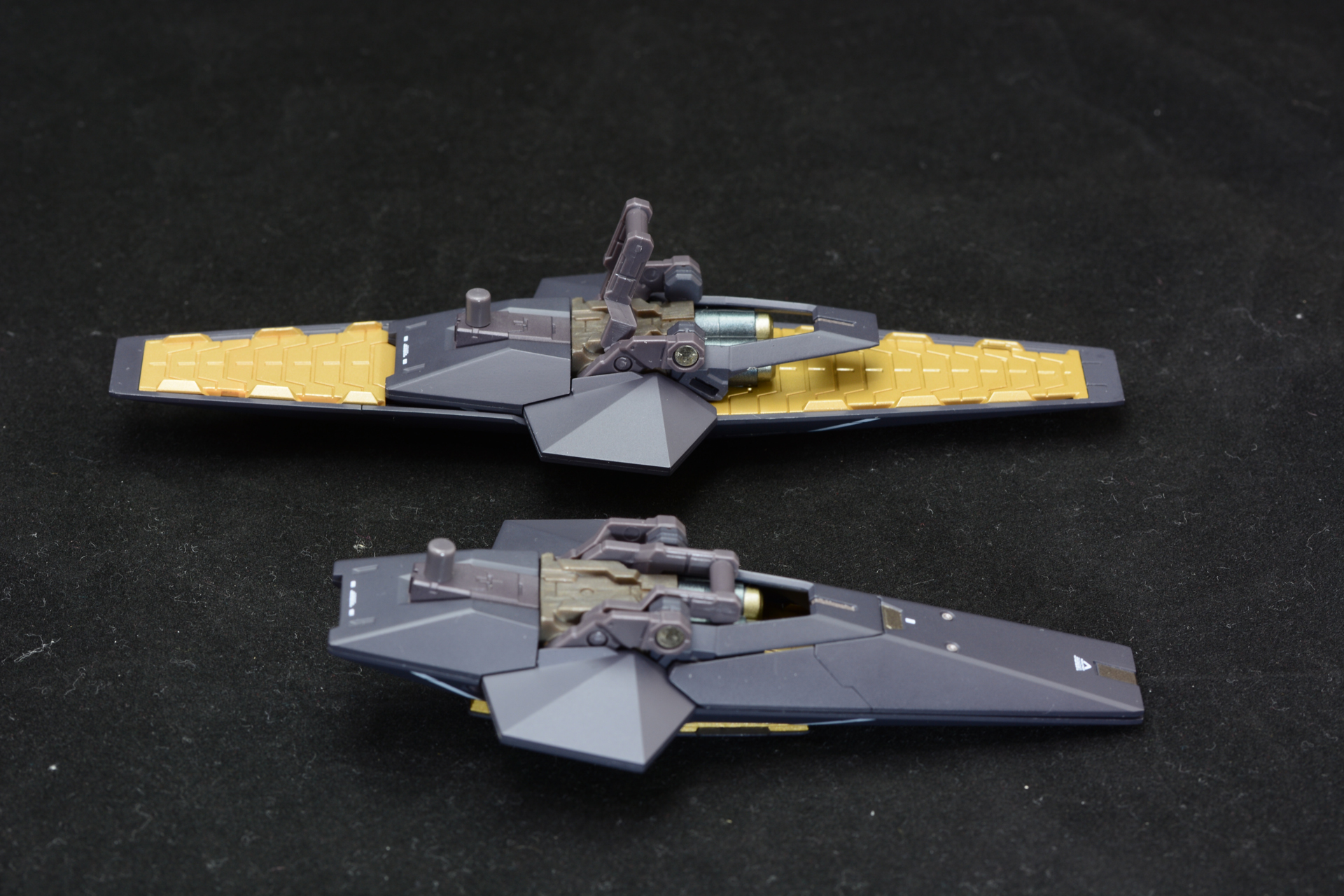 シールドの下部アーマーを組み替えることでシルエットが変わる