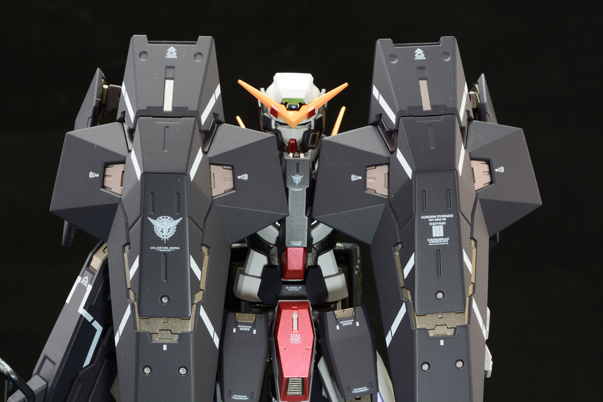 シールドを前面に出すことでデュナメスの防御形態に近いイメージに