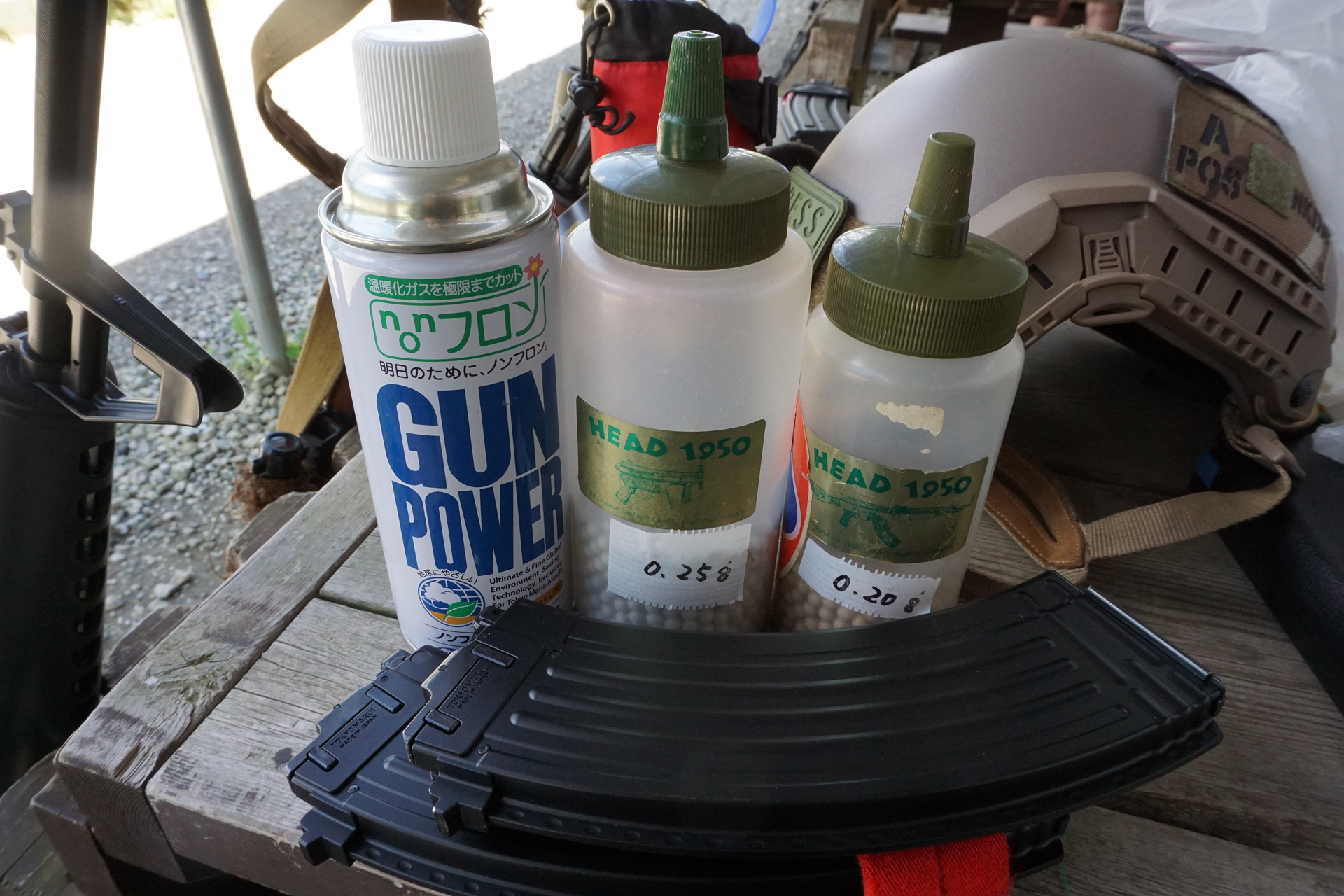 今回は冷えに強い「ノンフロンガス」を使った。それでもマガジンを炎天下に放置したりすると危険なので、きちんと管理しよう。