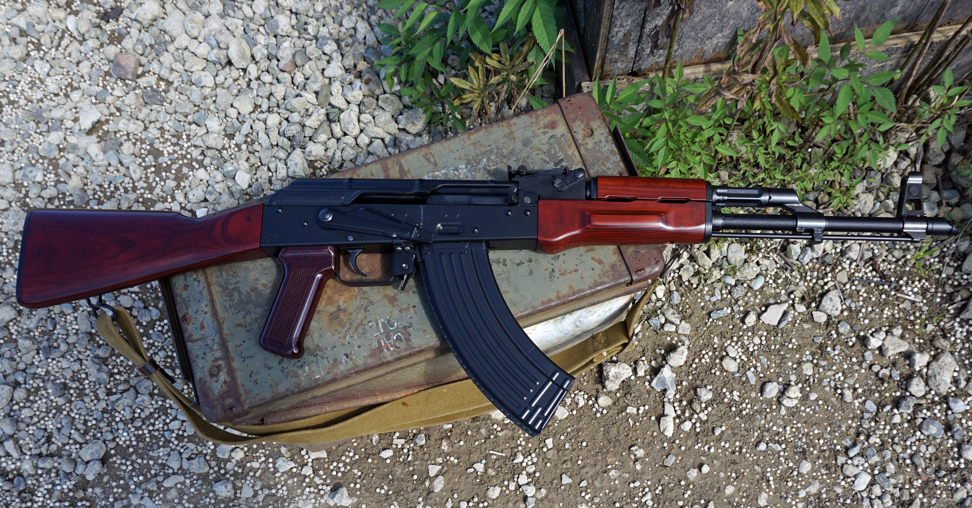 いつまでも弄っていたくなる。早く筆者も自分のAKMを手にしたい