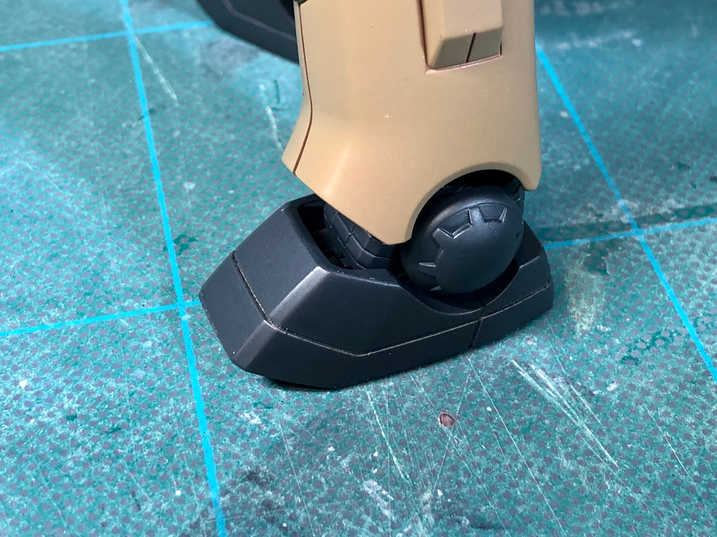 塗装完了後の脚部