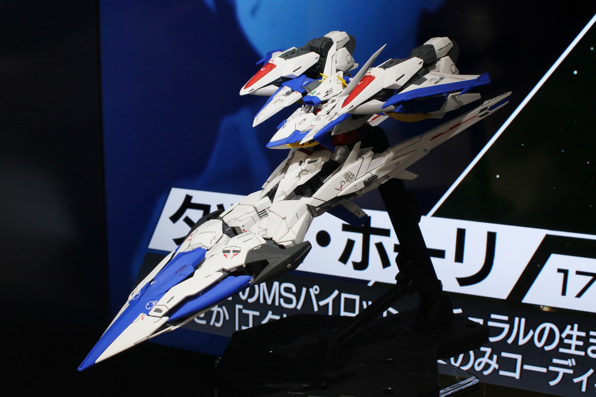 斜め前からのビュー。MSのどの部分がどう変形するのかわかるだろうか