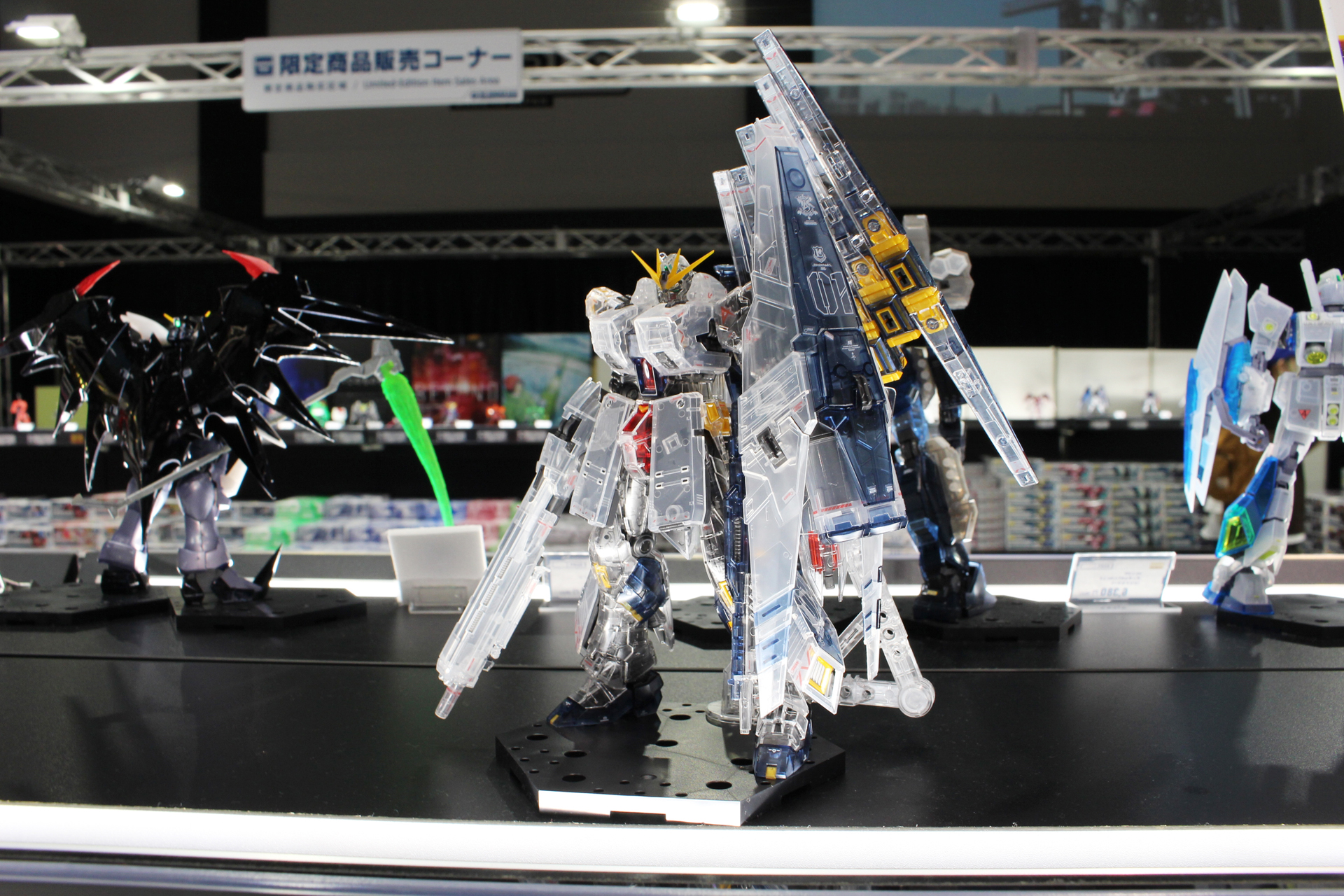 「RG 1/144 νガンダムHWS（ヘビー・ウェポン・システム）」。7月10日発売、価格は6,600円（税込）。イベント限定品で、現在はTHE GUNDAM BASEにて販売中