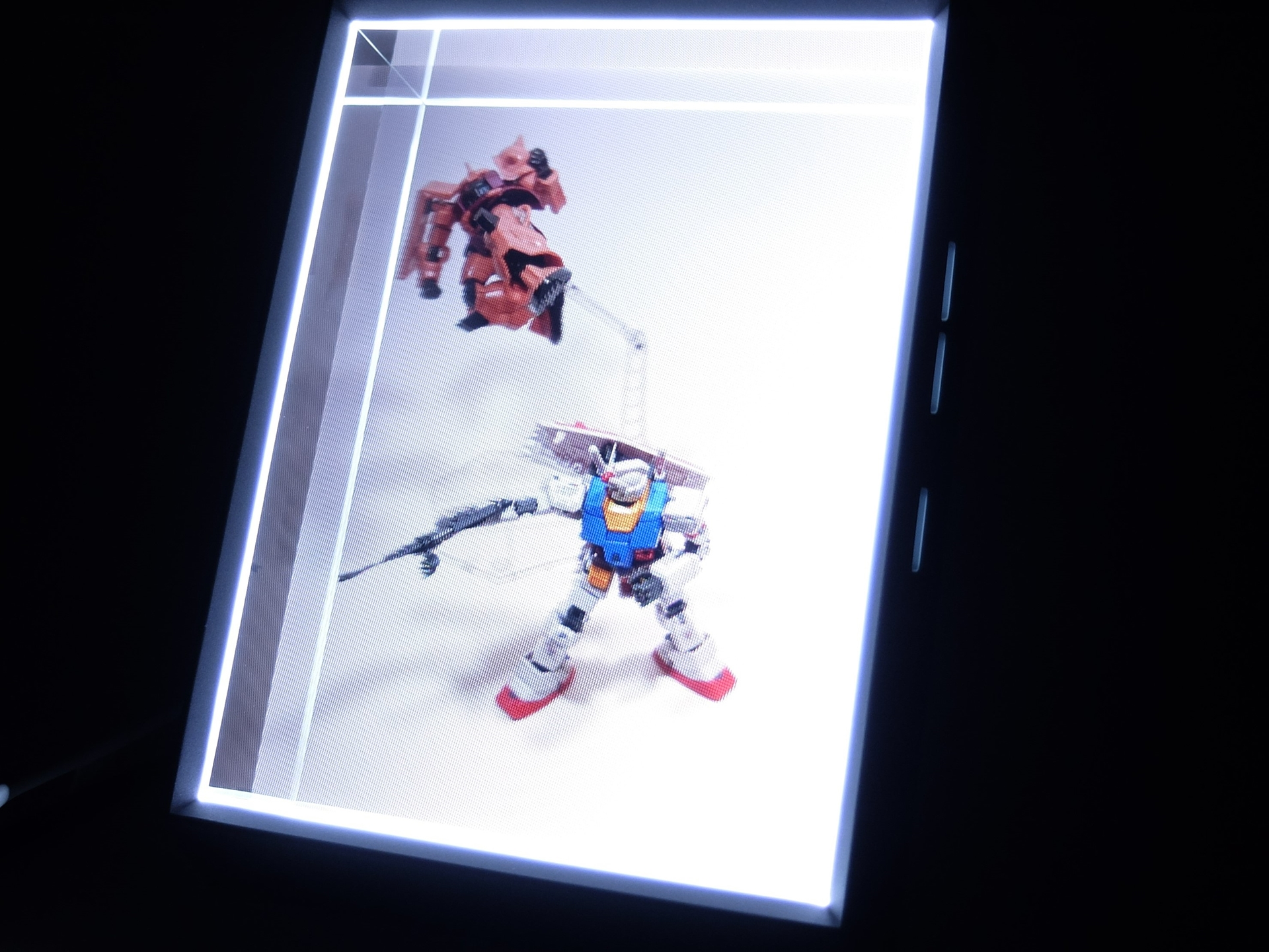 立体感の例として、同じ立体写真を右サイドと正面、左サイドから確認してみる。こちらは右サイドから撮ったもの