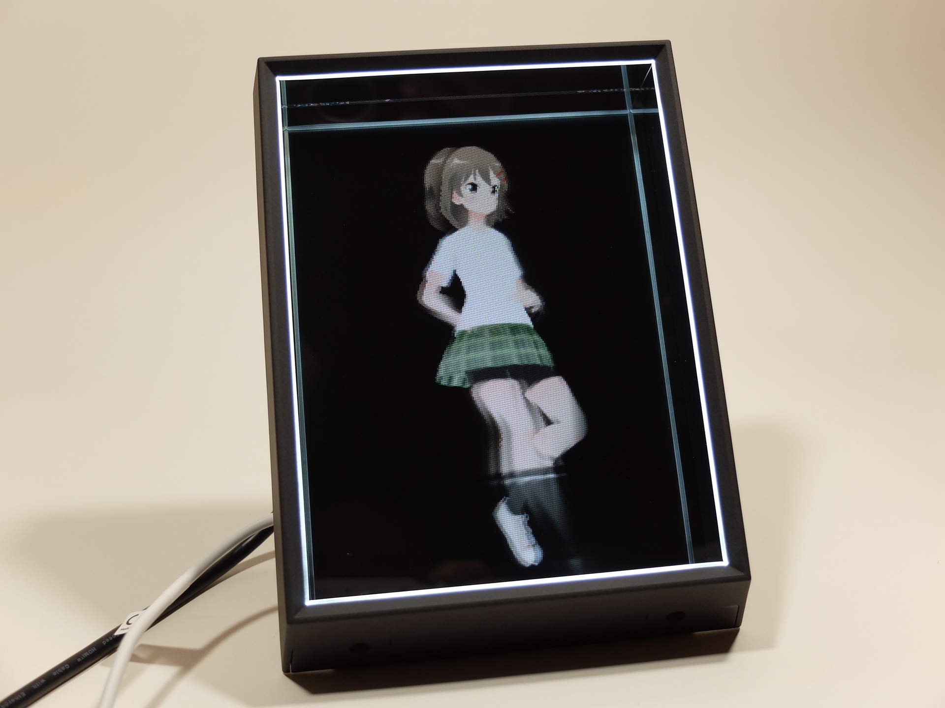 「Looking Glass Portrait」の箱の中を華麗に駆け回るプロ生ちゃんが再現できた。初めてちゃんと箱の中で動いた時は嬉しさのあまりずっと眺めてしまった。感無量だ