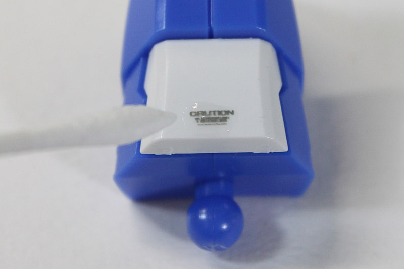 ここで綿棒を使います