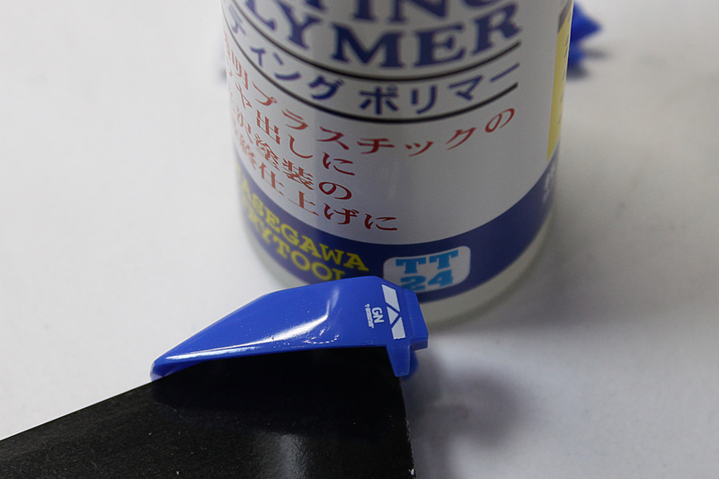 さらにコーティングポリマーをやさーしく塗ります。光沢の輪郭がさらにはっきりとしていますね