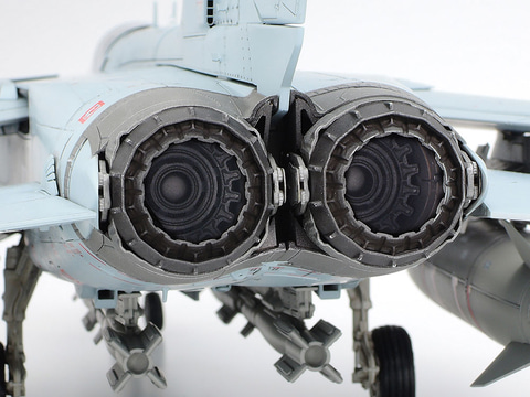イタレリ/タミヤ　1/32 トーネード GR.4 トーネード GR.4 (パイロット人形付き) (プラモデル) - ホビー