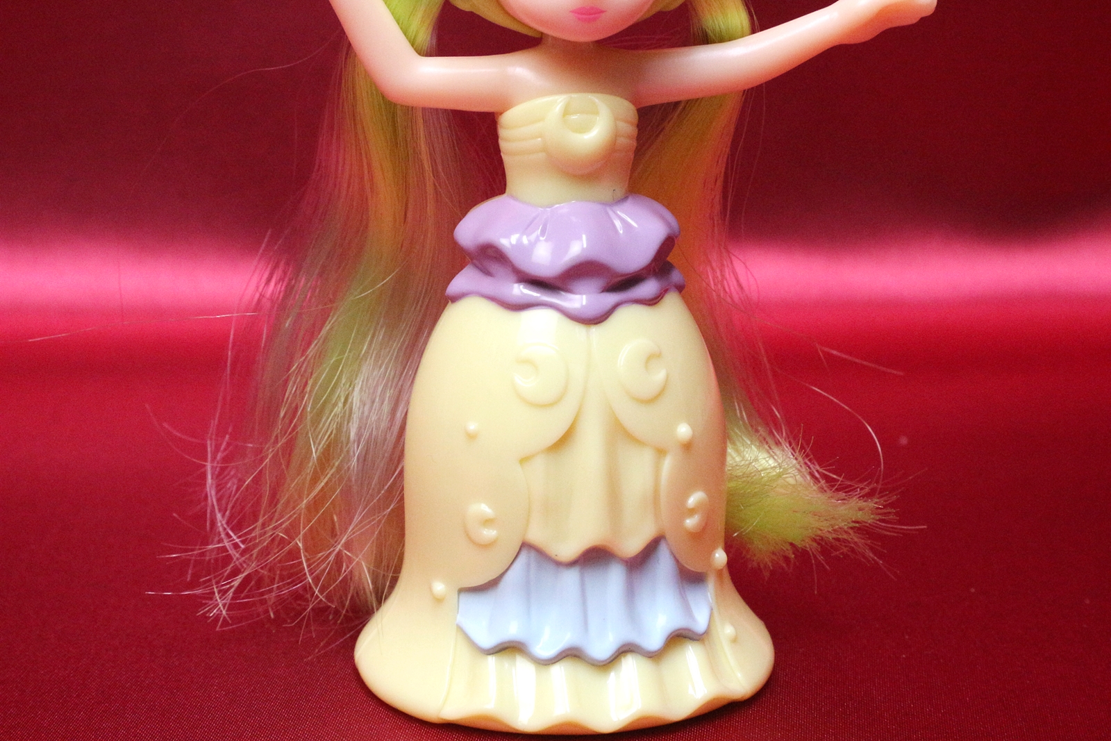 月がモチーフのドレス