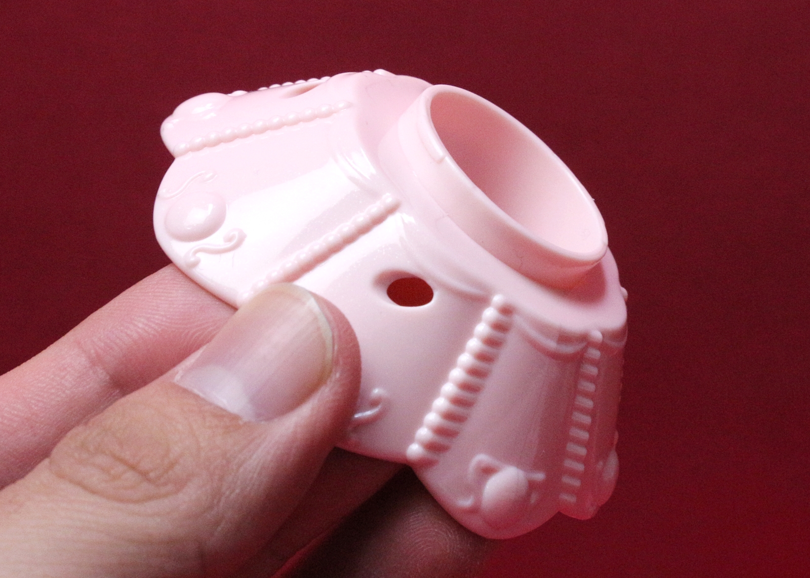 カチッとはまるように僅かな突起がある