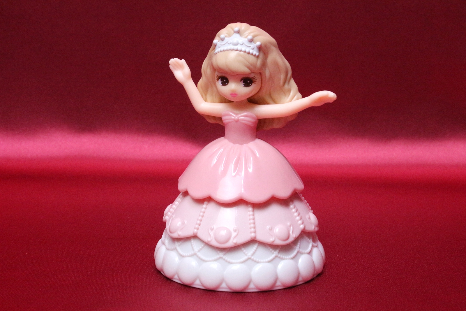 刺繍も細かい。パール塗装のようにも見える