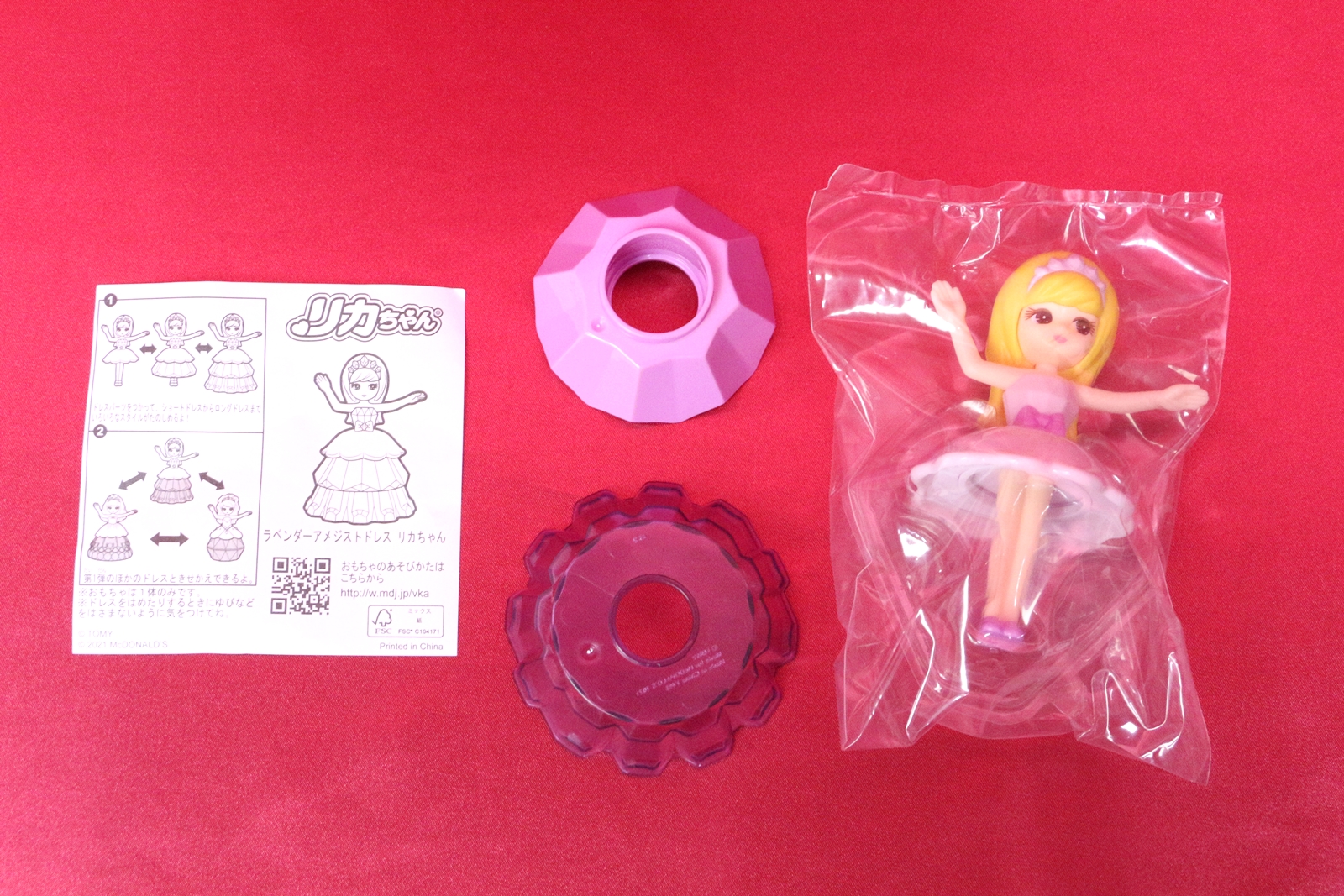 第1弾のパッケージ。リカちゃん本体にドレスパーツ、説明書が封入されている