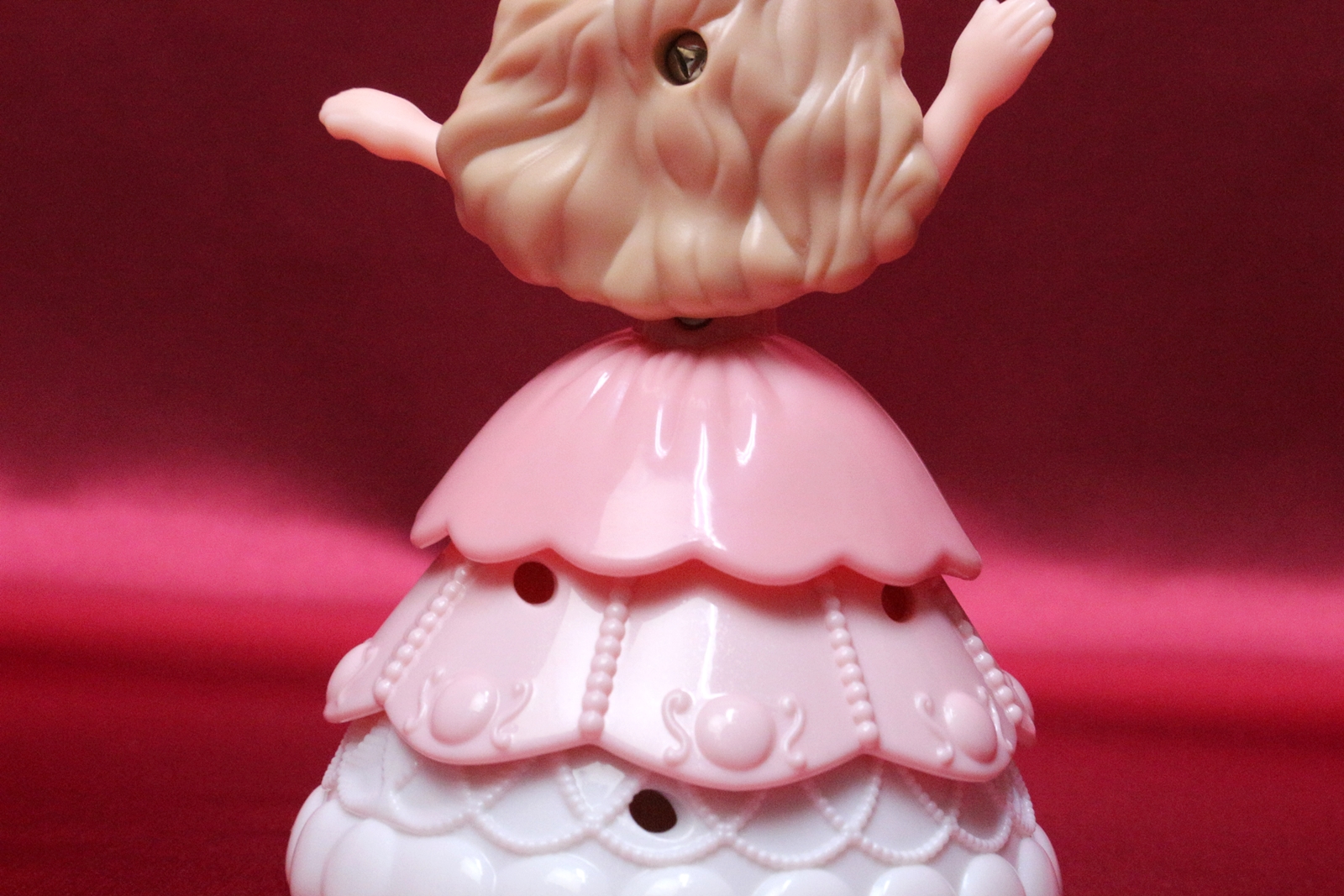 よく見るとプリーツも表現されている