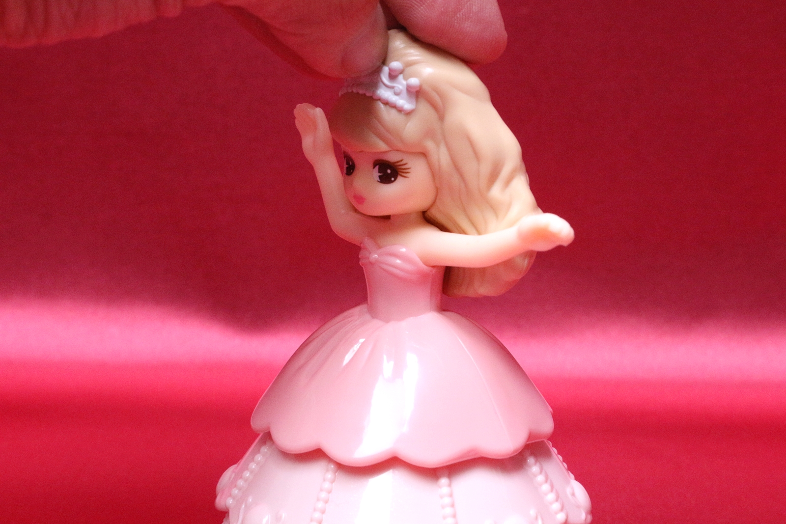 特別なギミックはないが、リカちゃんを回すことはできる