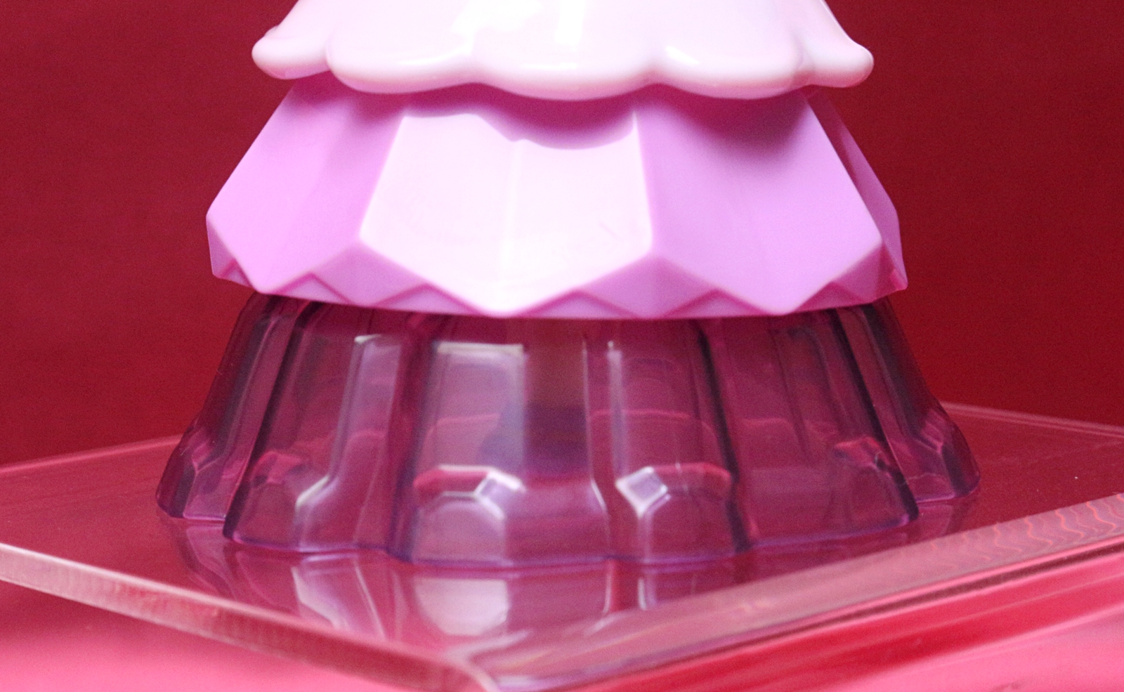 スカートがクリアパーツなので、うっすらと素足が見える