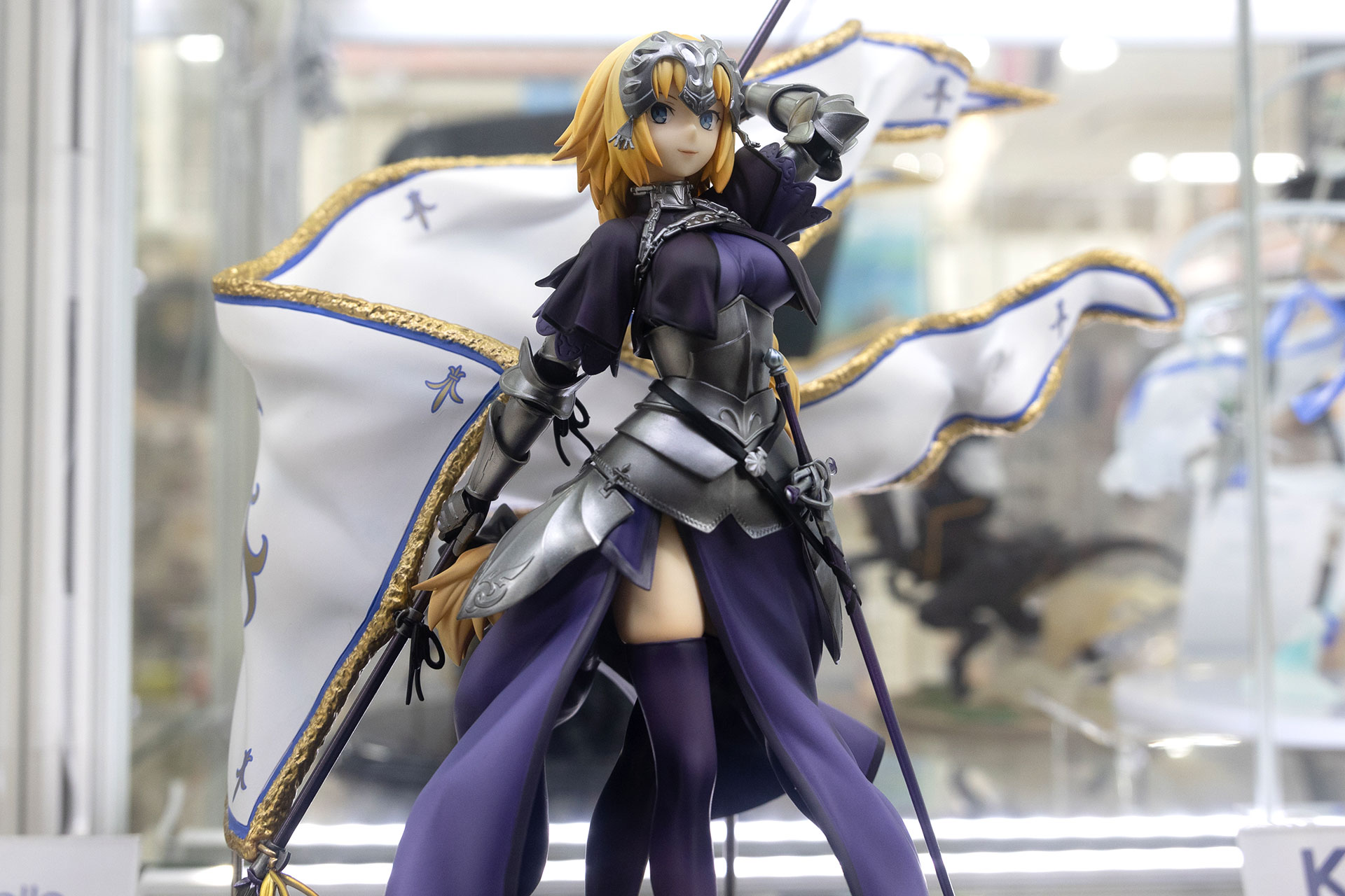 旗の部分まで含めると全高は約380mm。本体部分だけなら約230mmだ